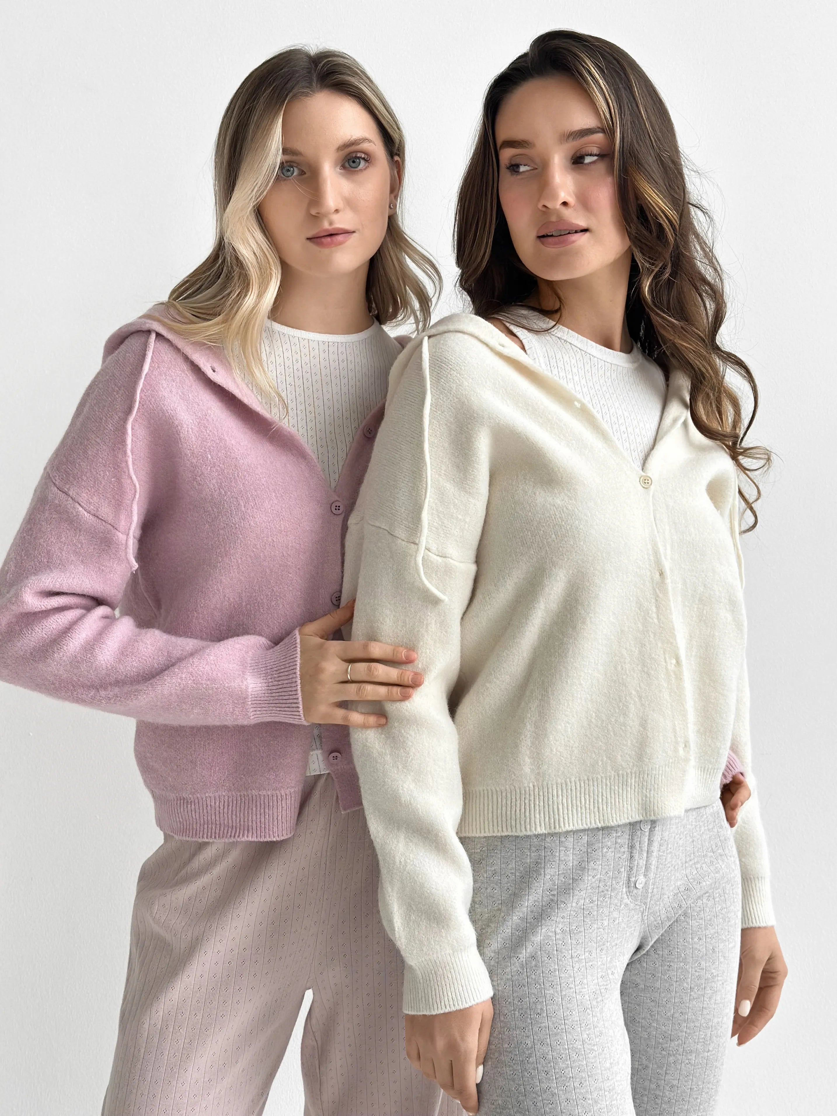 Wool cardigan with hood and buttons pink