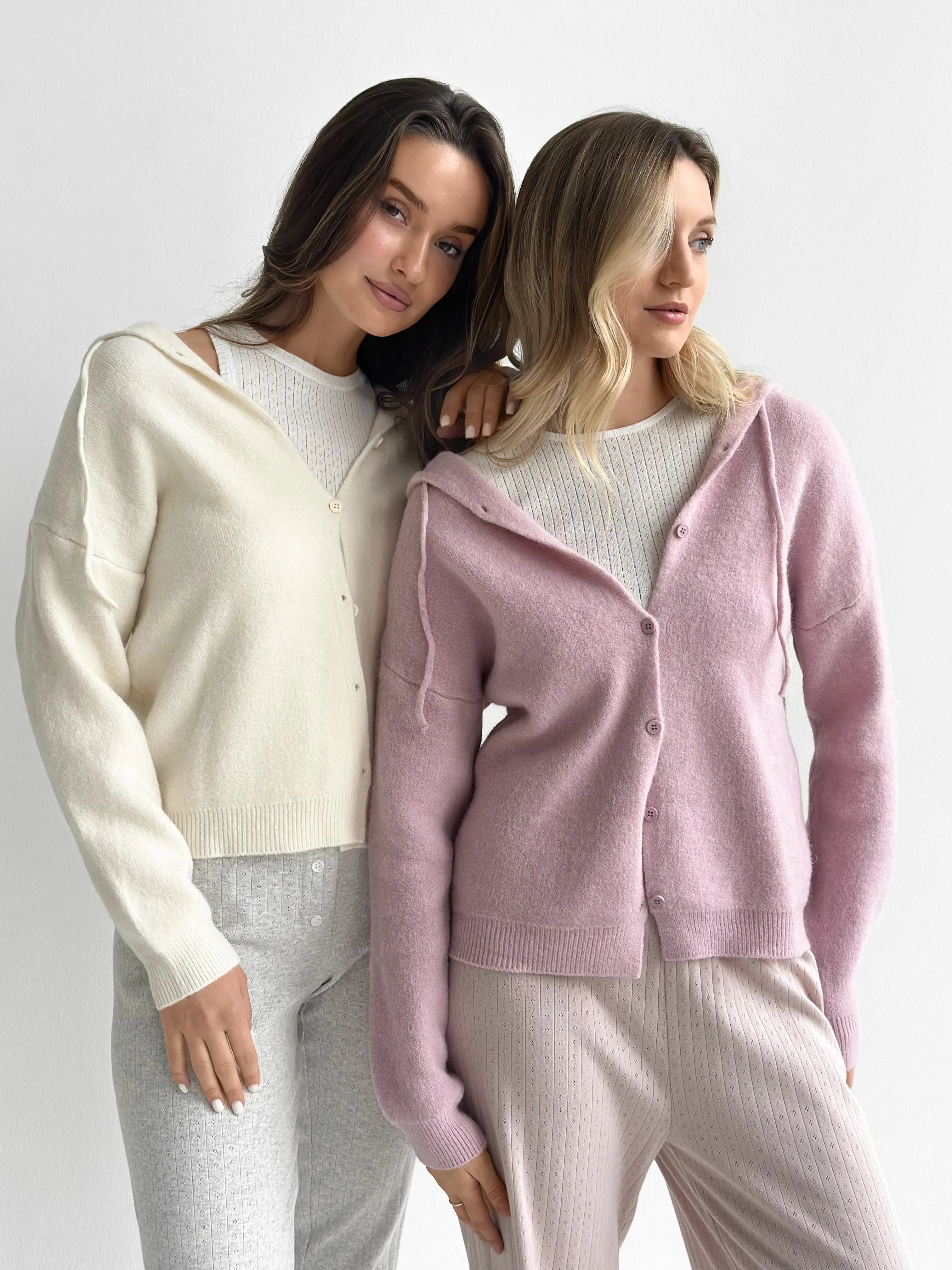 Wool cardigan with hood and buttons pink