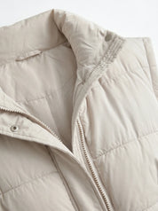 Puff quilted vest with a cream belt