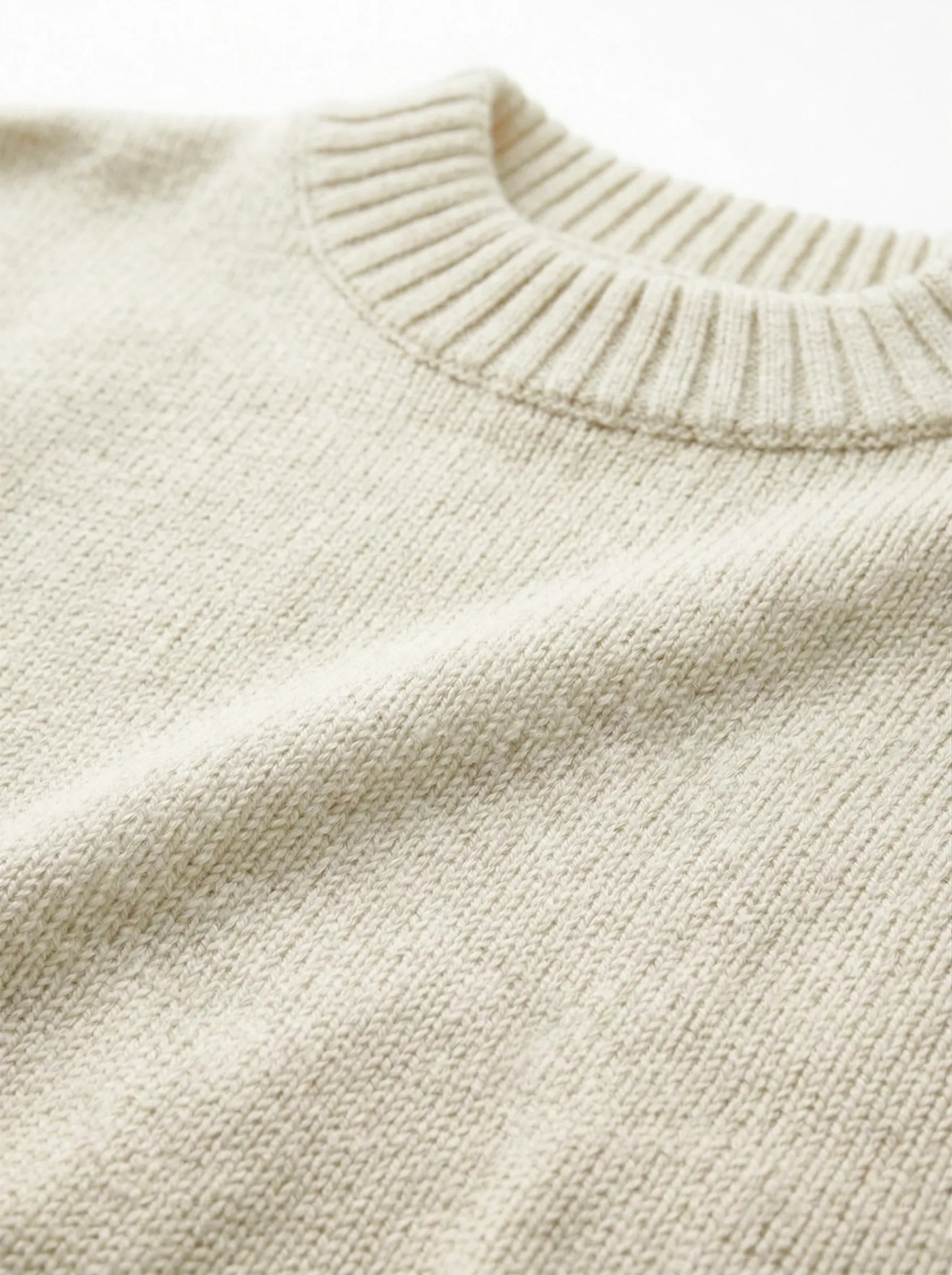 Knitted sweater milky