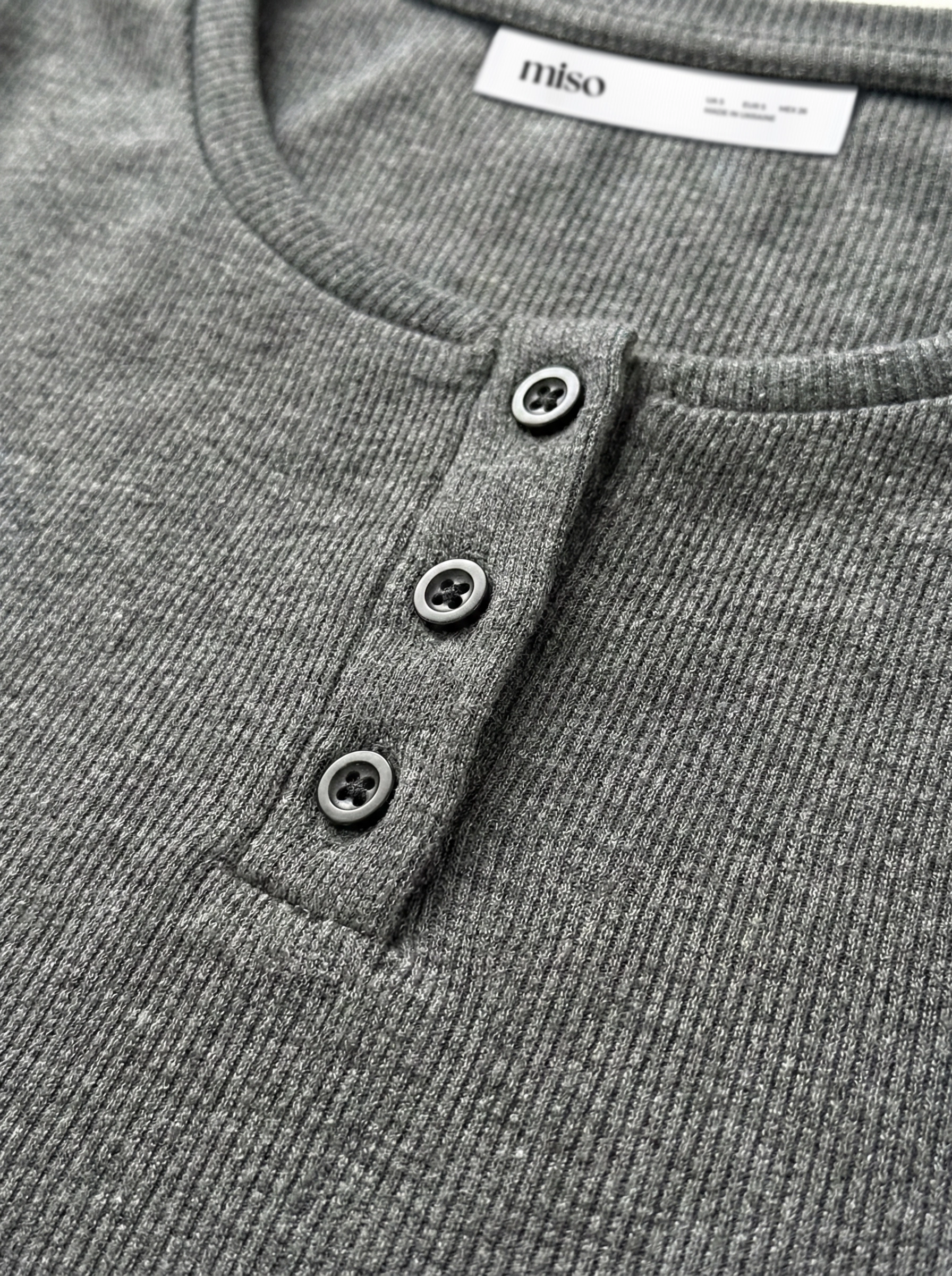 Rib knit T-shirt with buttons anthracite