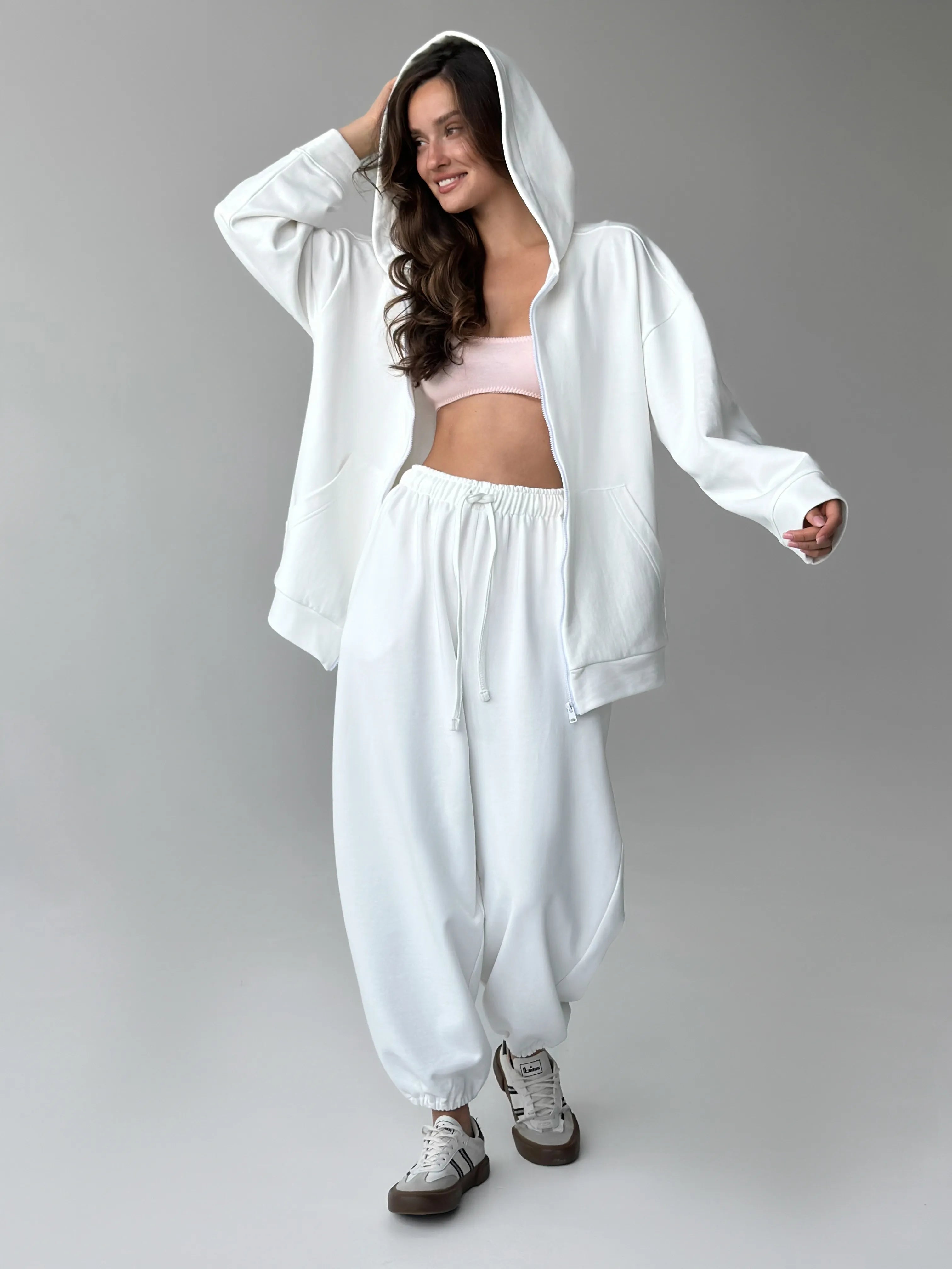 Cotton Sweatshirt with a hood and a zipper 3-thread knit white