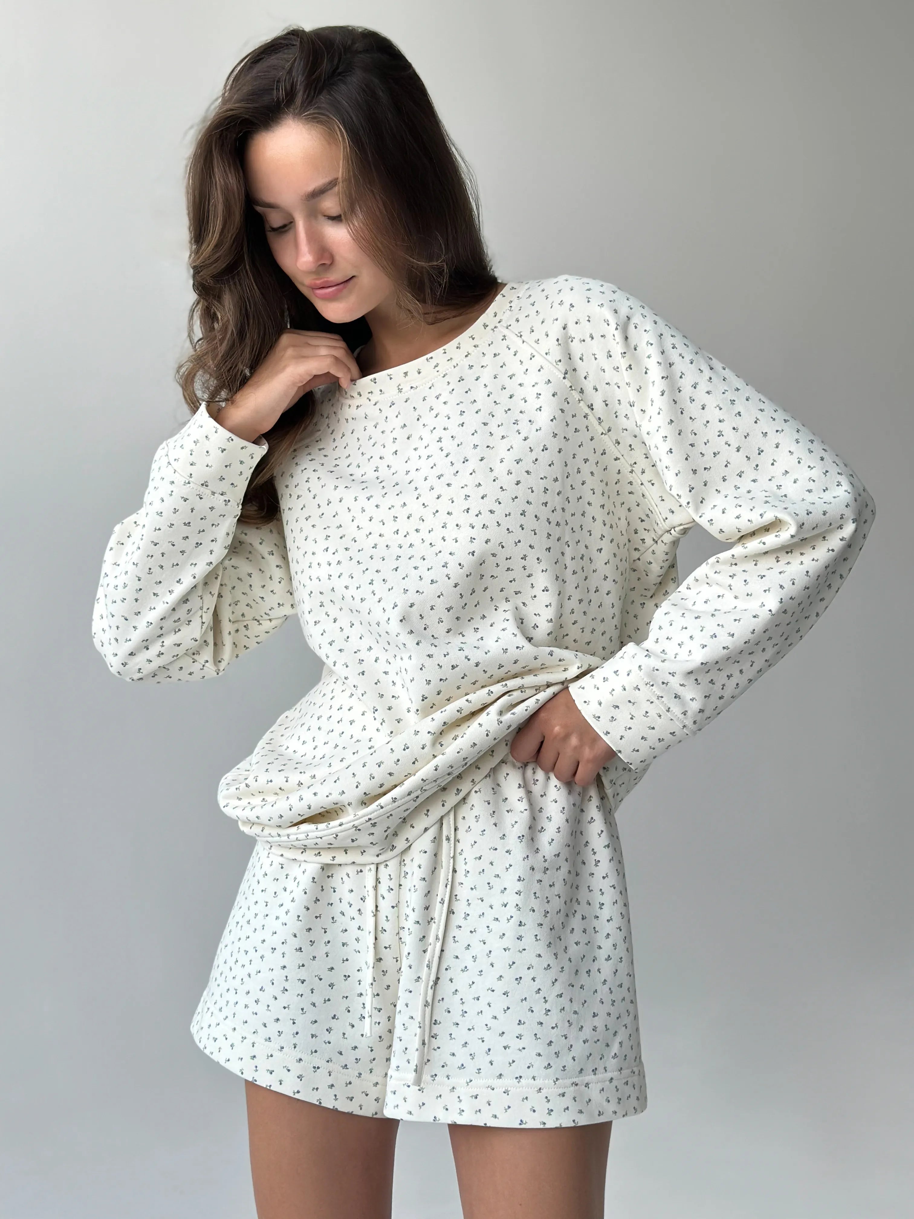 Cotton Sweatshirt knitwear 3-thread blue flower on milky