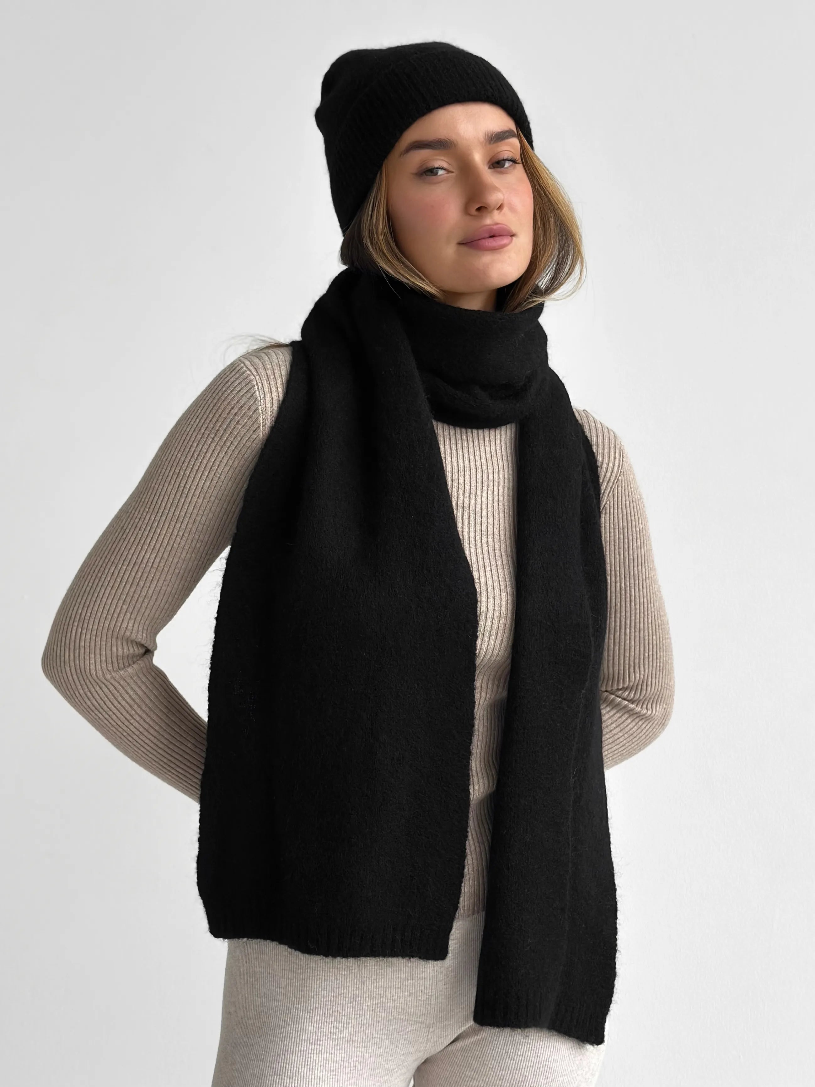 Women's black Alpaca scarf
