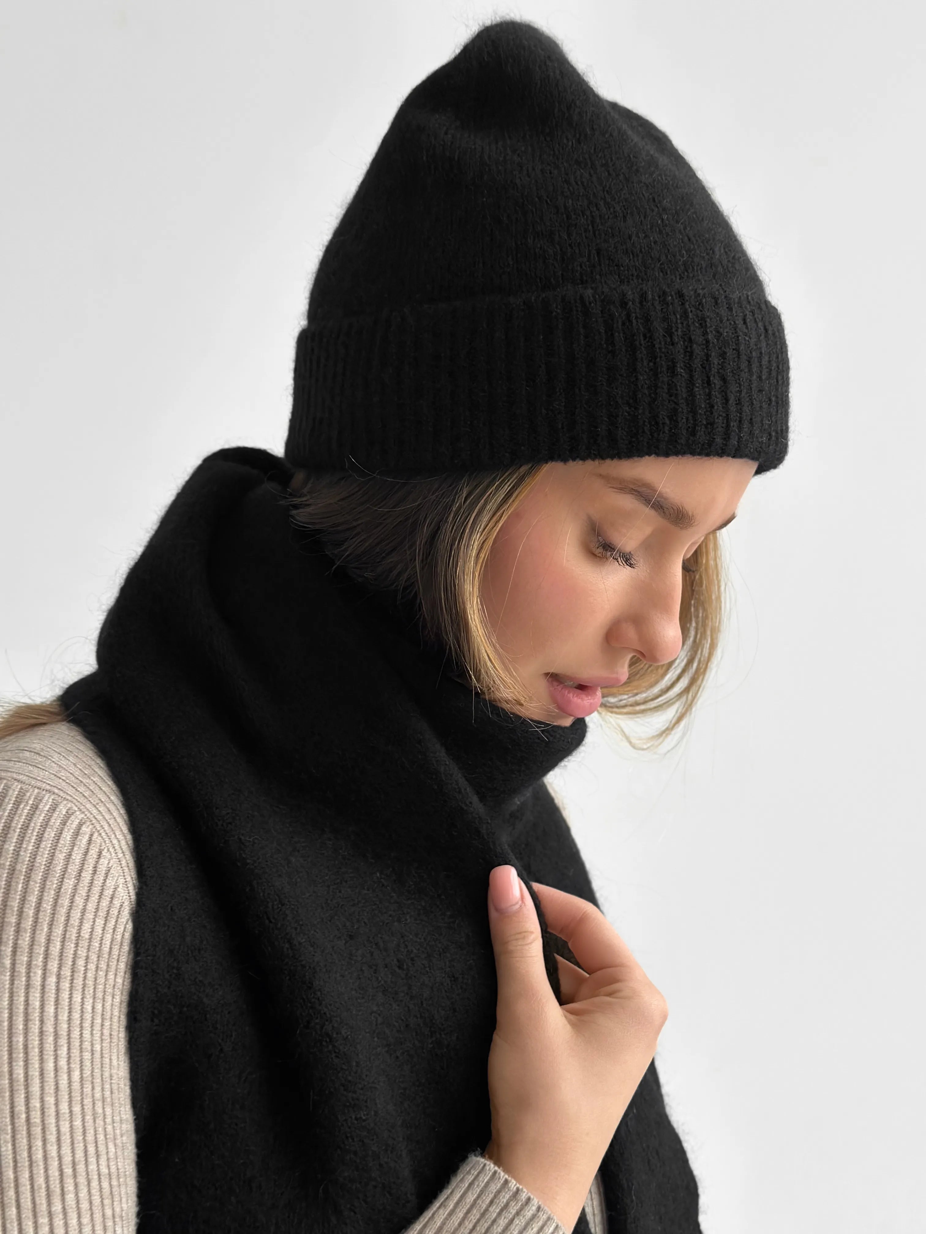 Women's black Alpaca scarf
