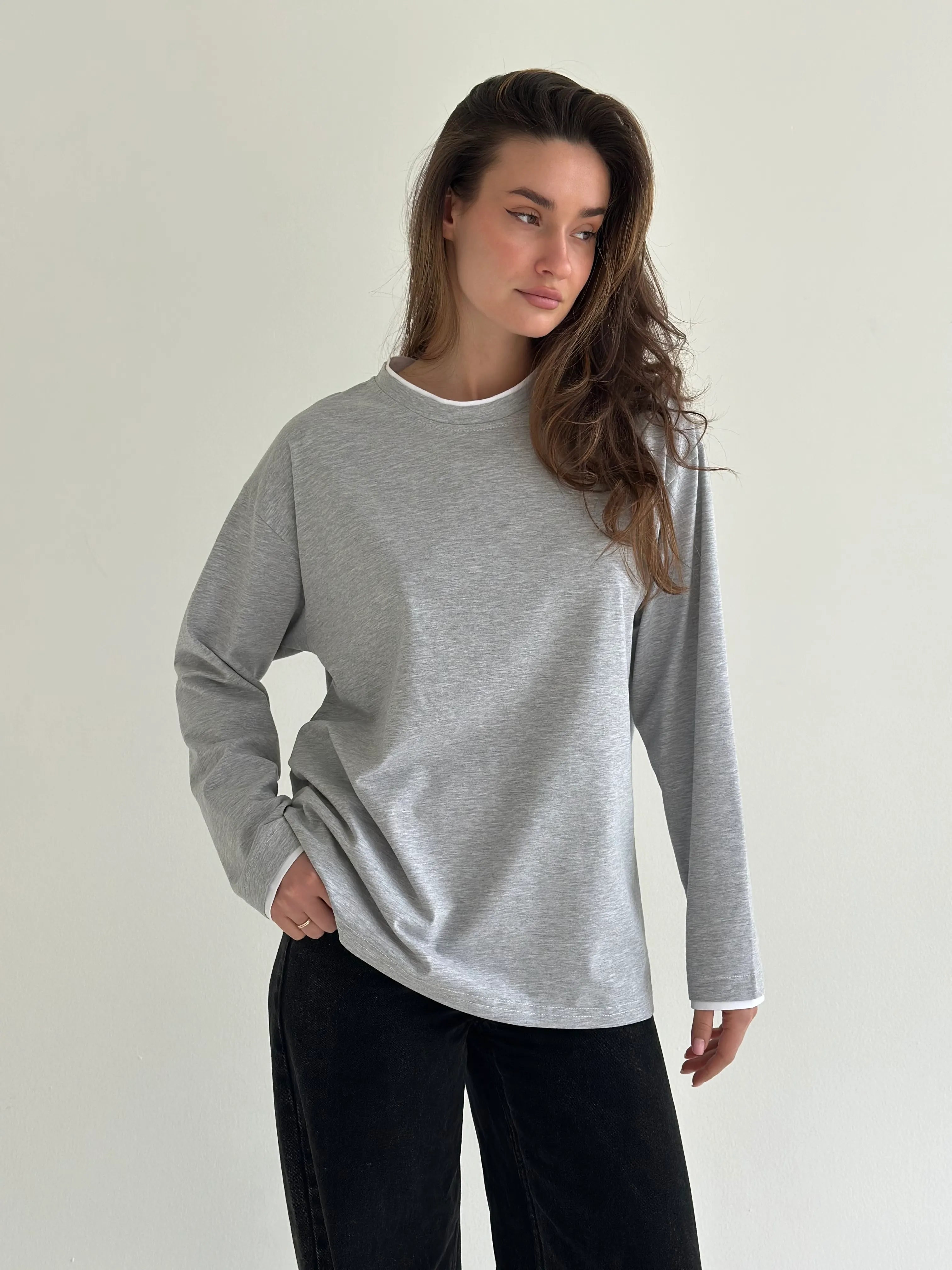 Longsleeve with white trim, gray