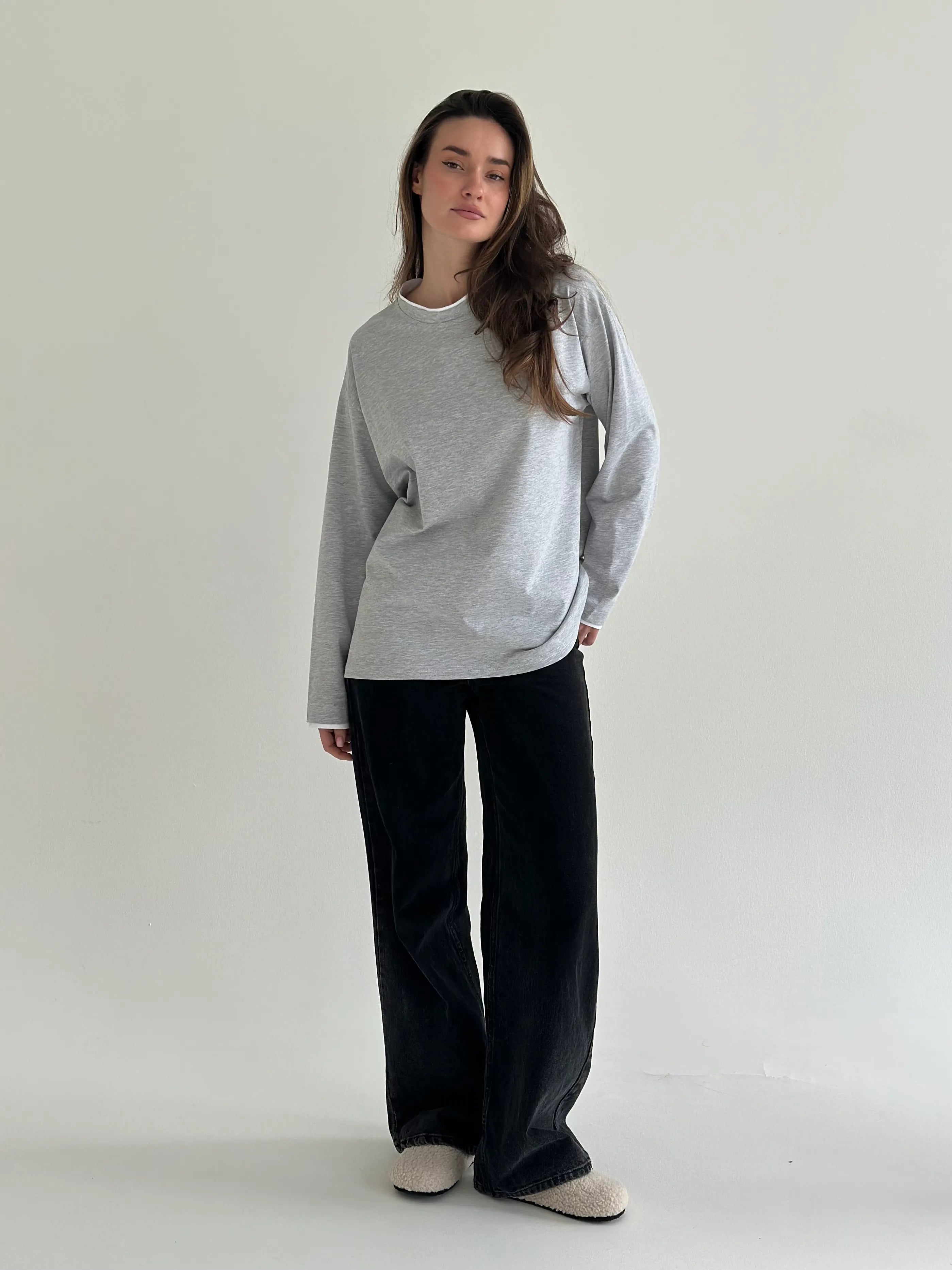 Longsleeve with white trim, gray