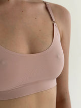 Seamless top in powder