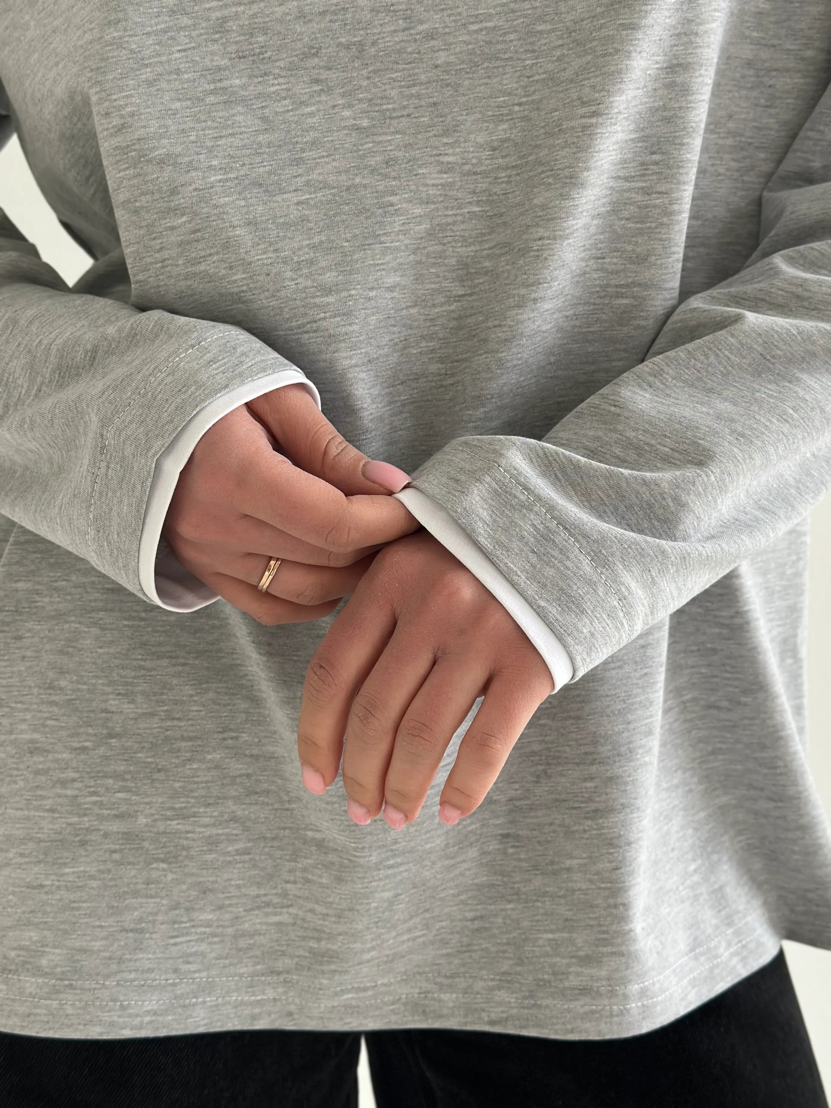 Longsleeve with white trim, gray