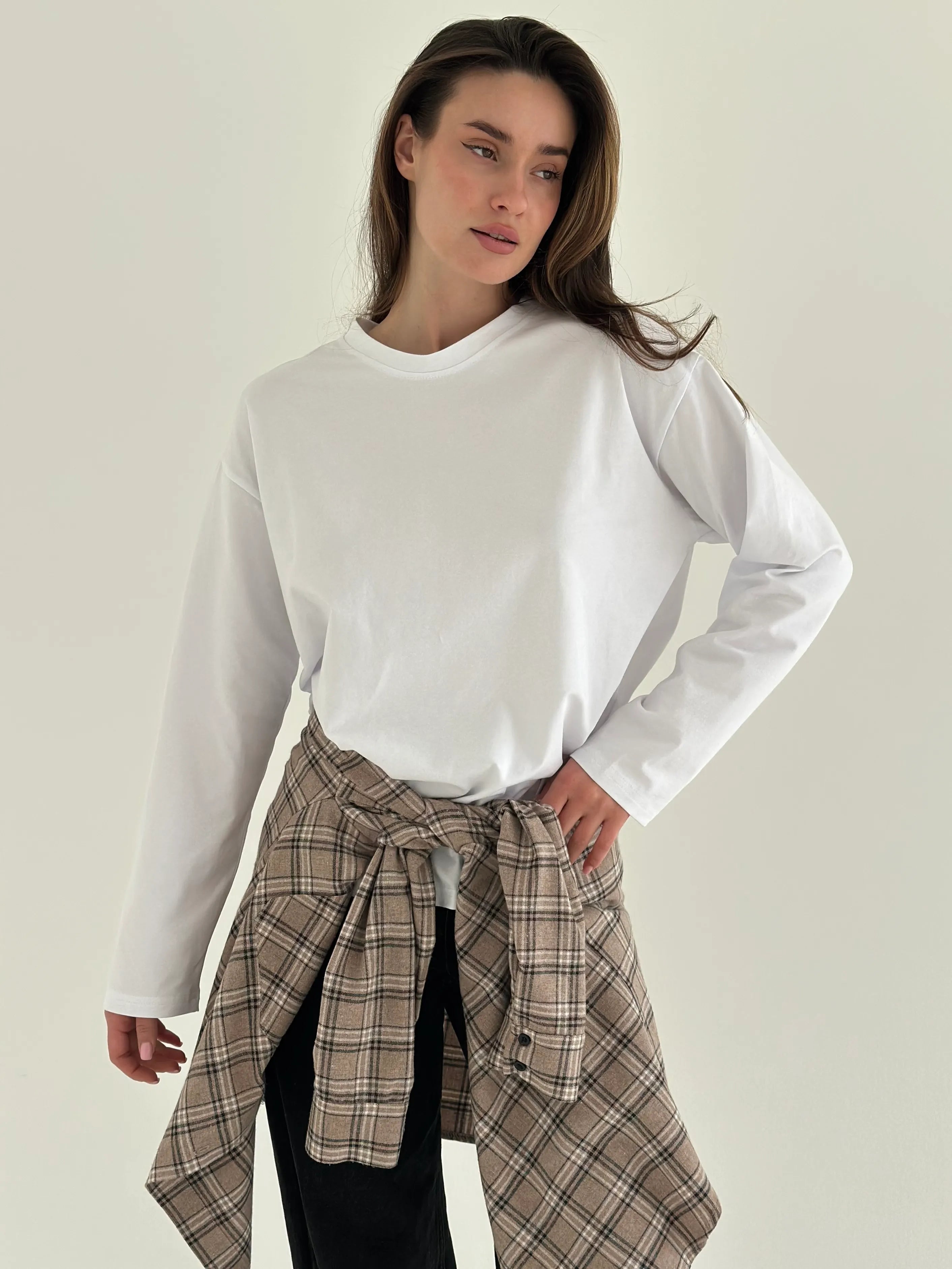 Longsleeve with white trim, white