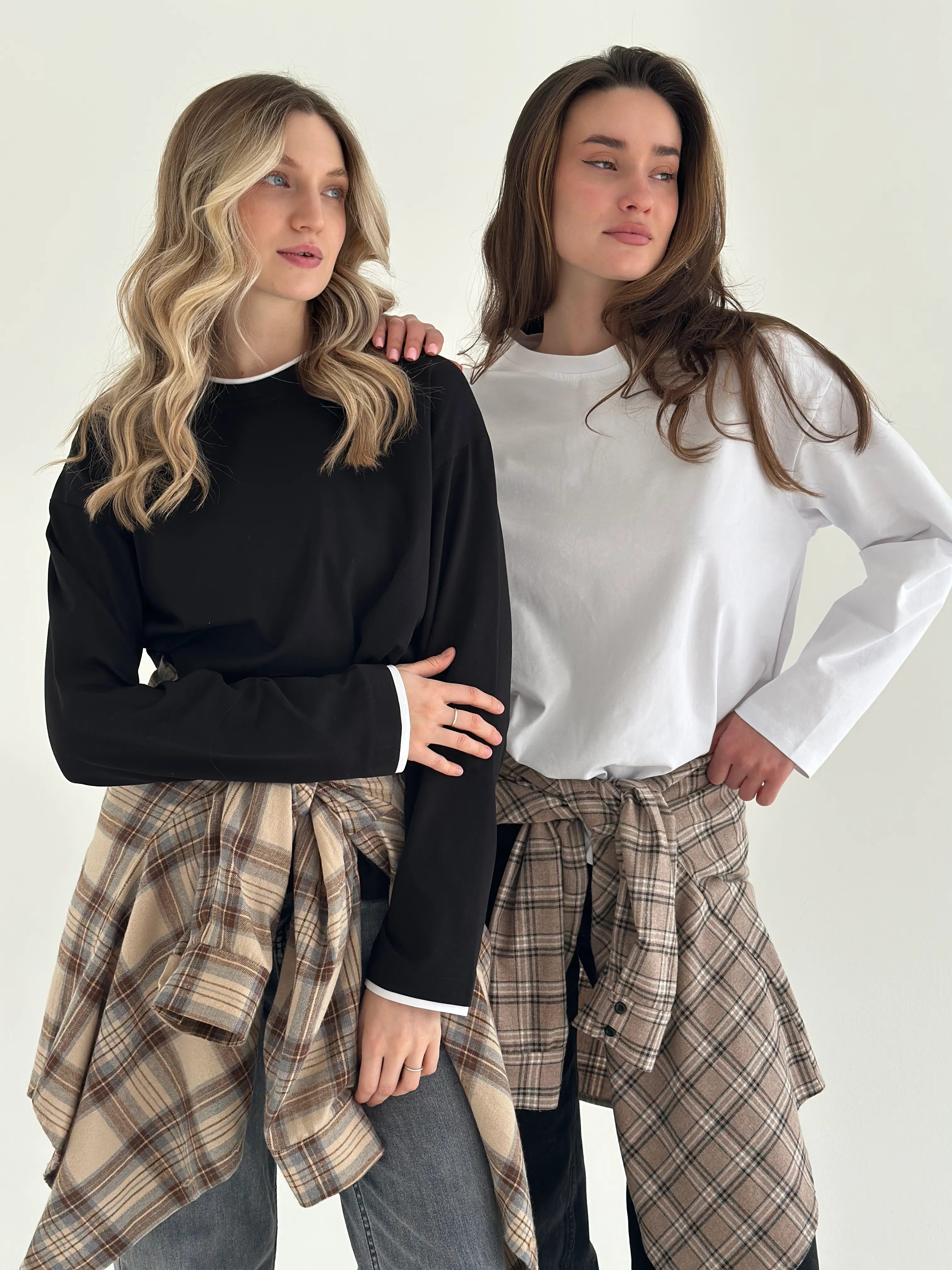 Longsleeve with white trim, black