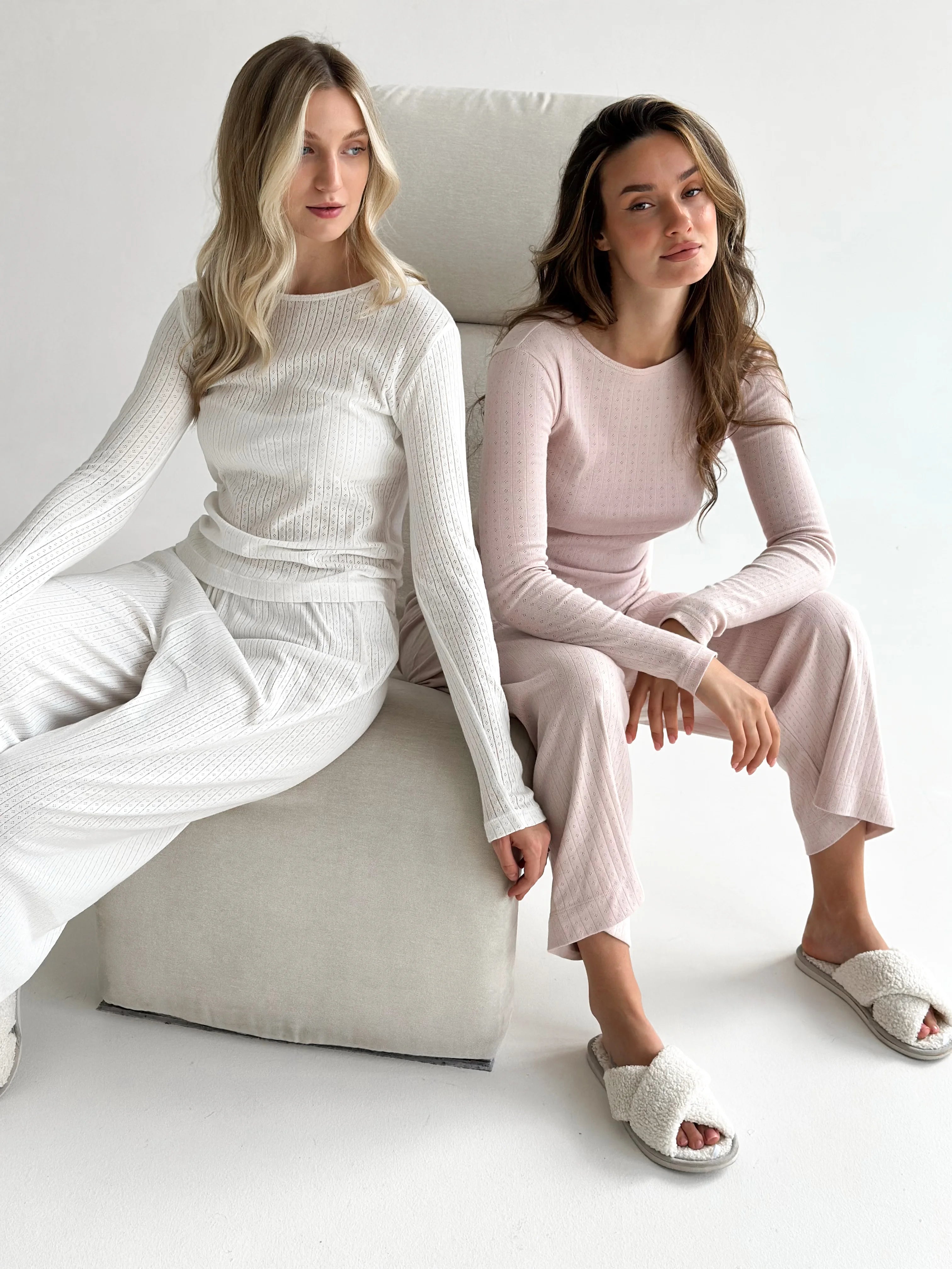 Ribbed knitted suit wide pants and long sleeves powder