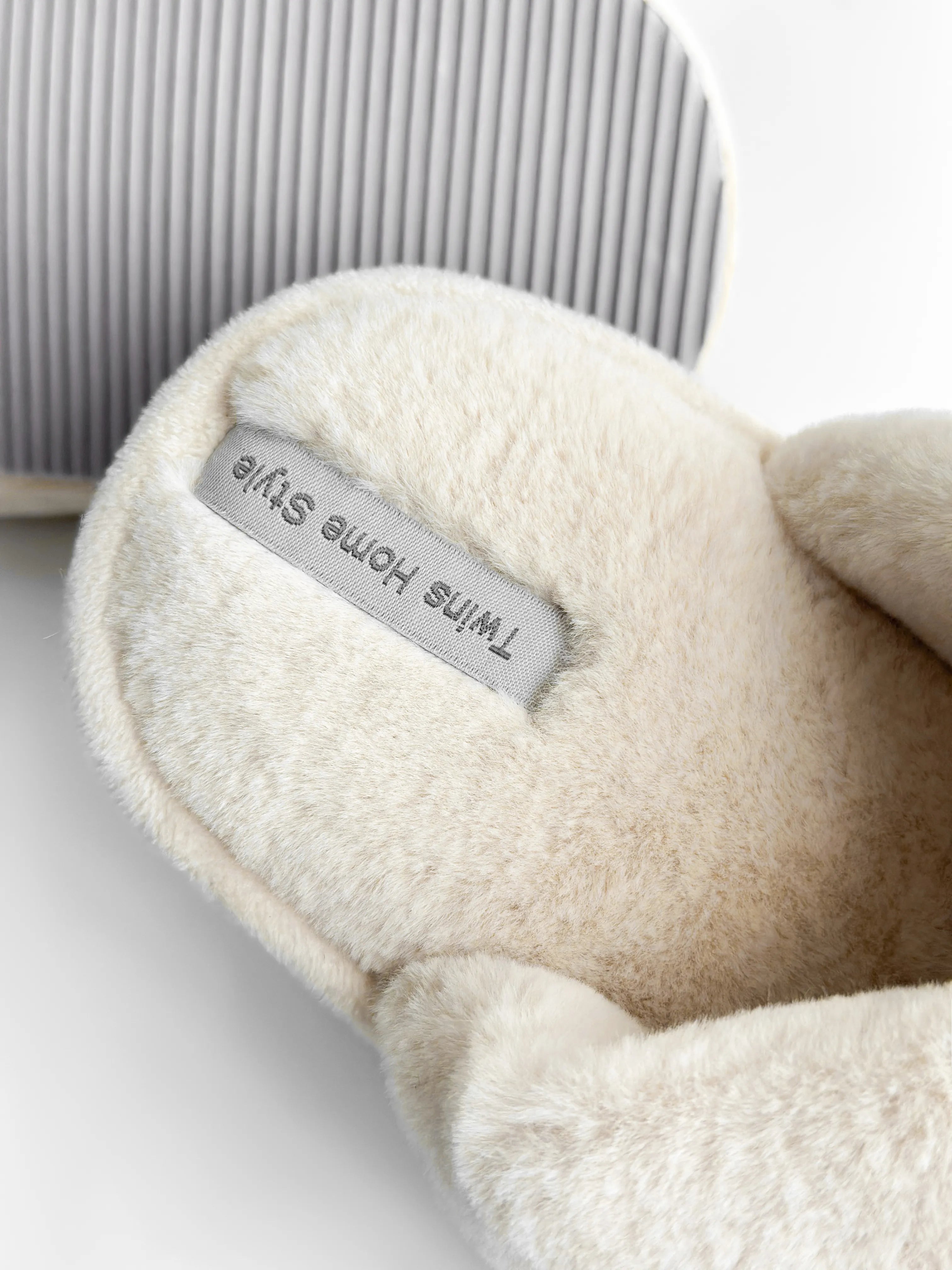 Women's slippers HS-LUX fur milk