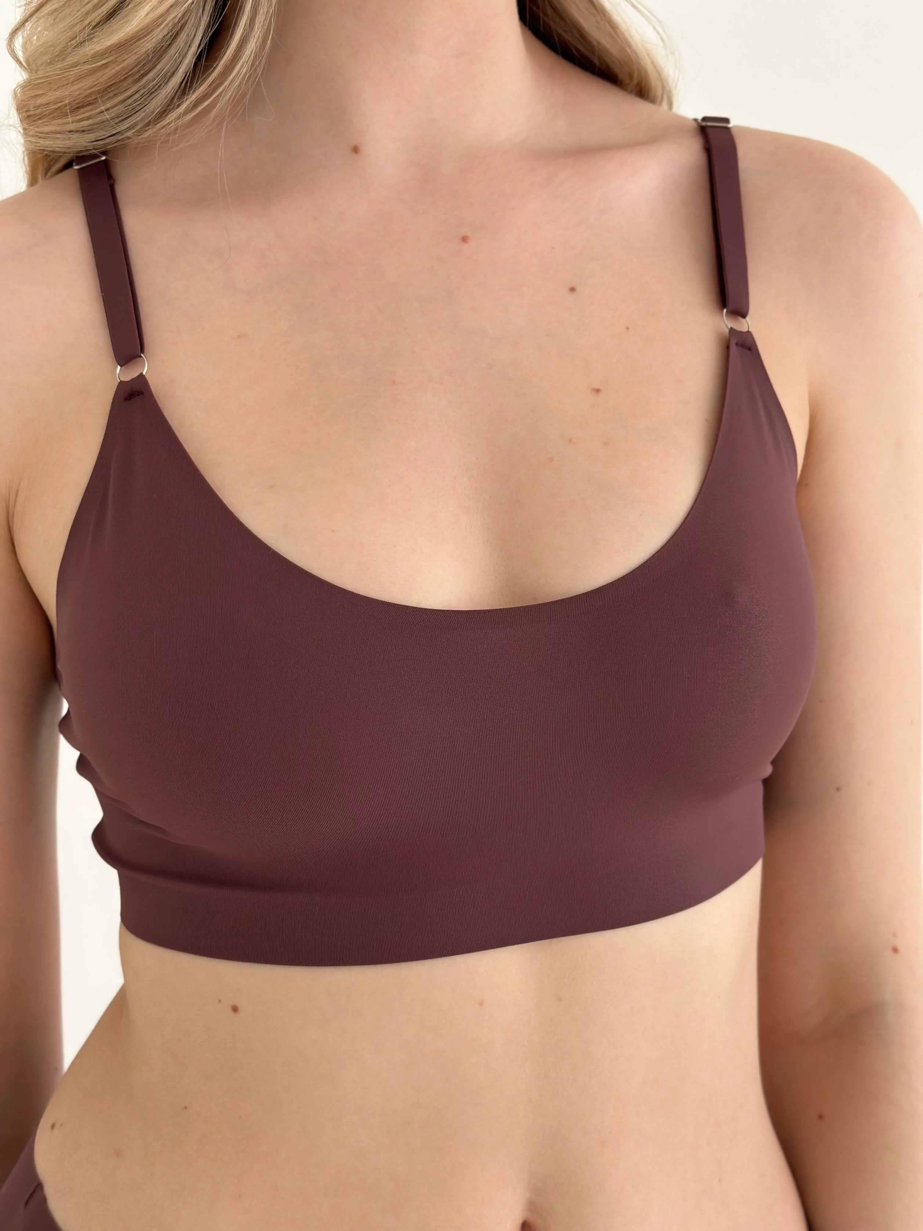 Seamless top in brown