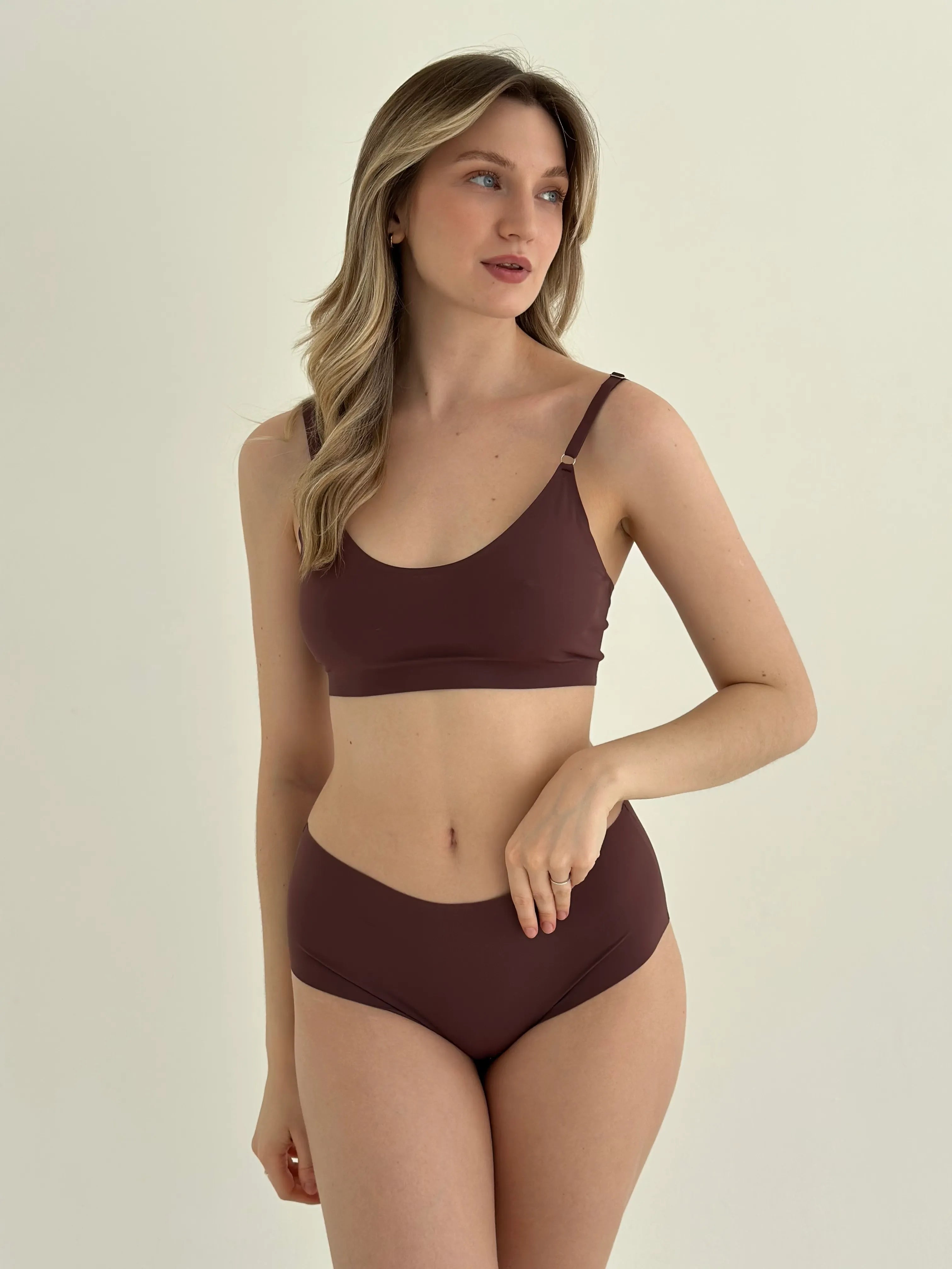 Seamless top in brown