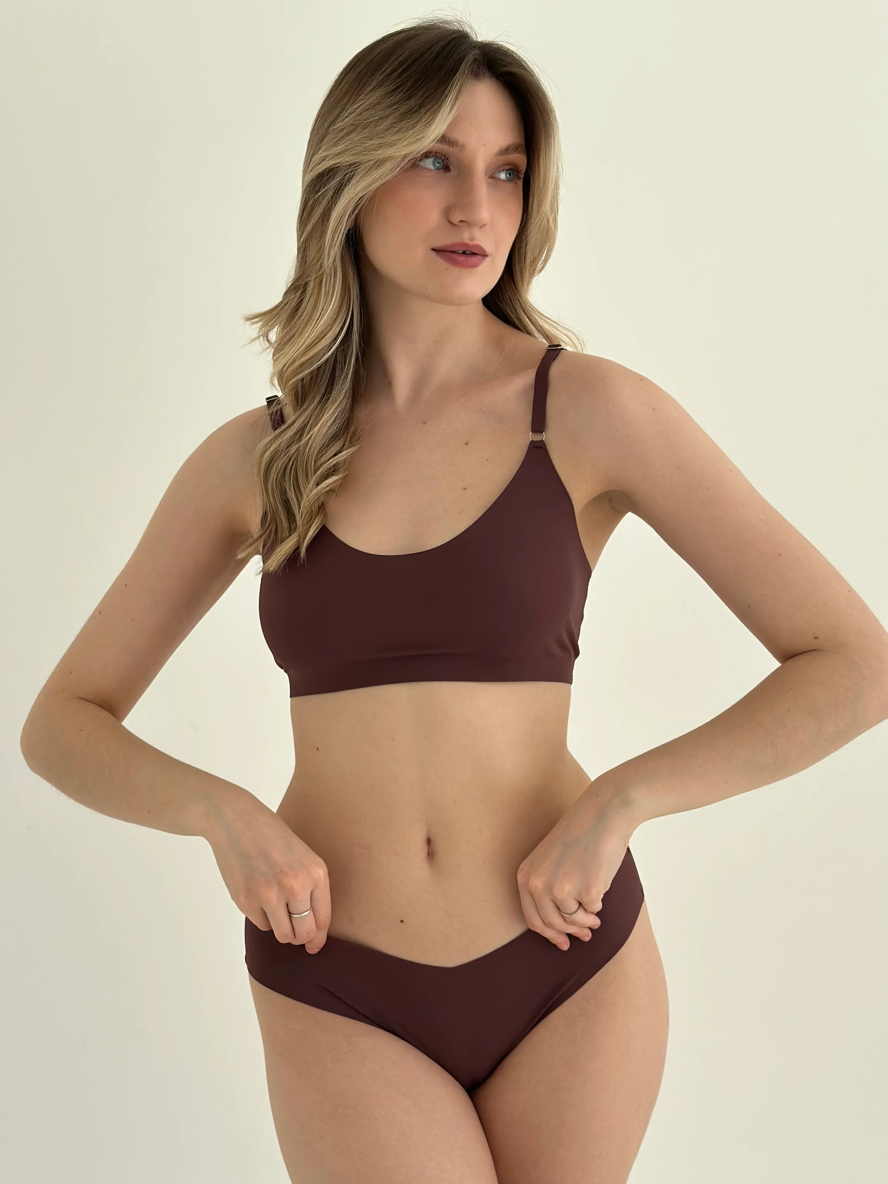 Seamless top in brown
