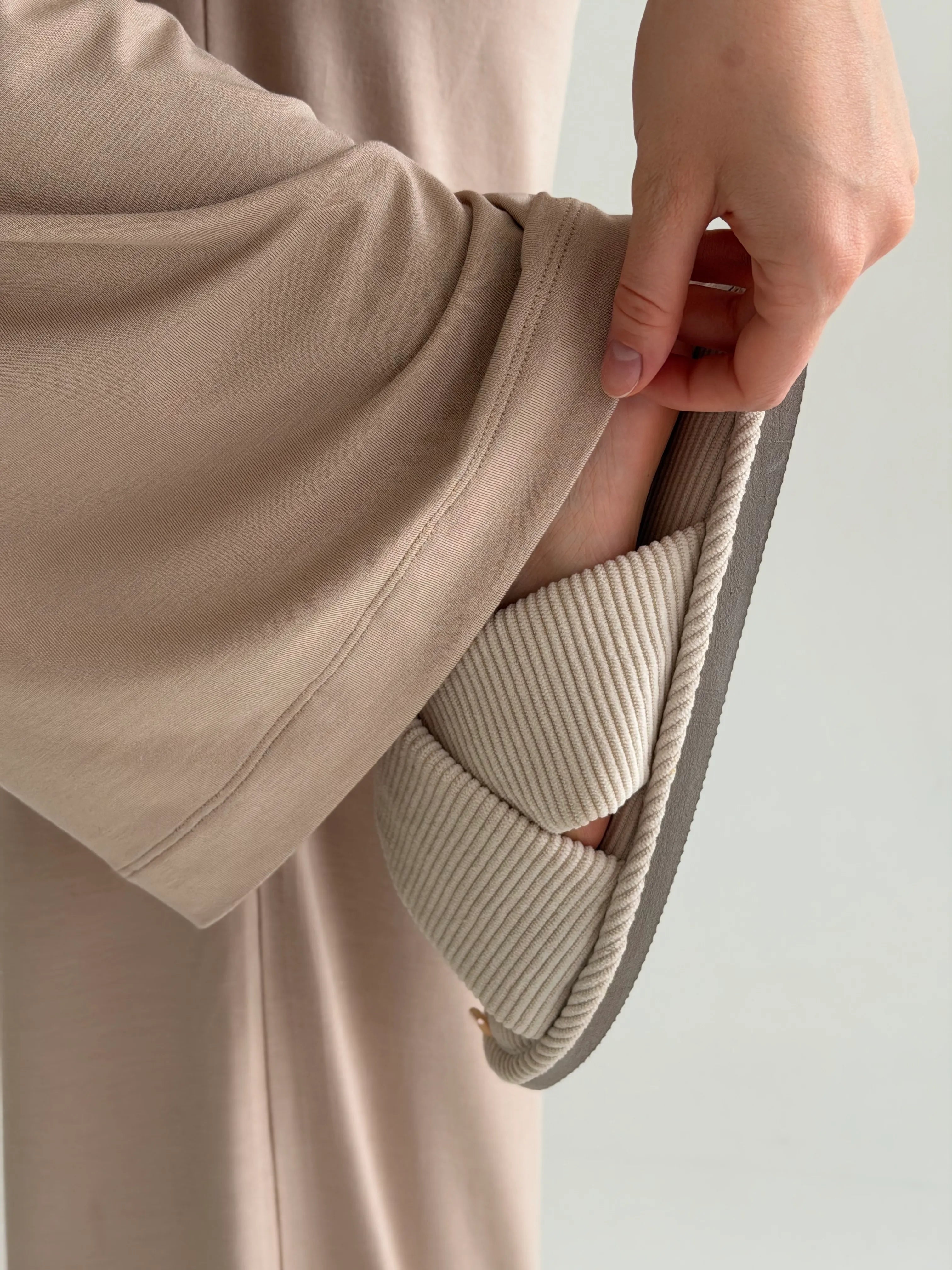 Modal long-sleeved wide-leg suit and beige pants