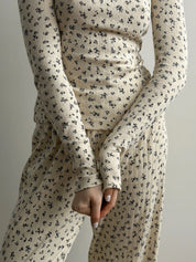 Ribbed knitted suit wide pants + longsleeves milky with flower
