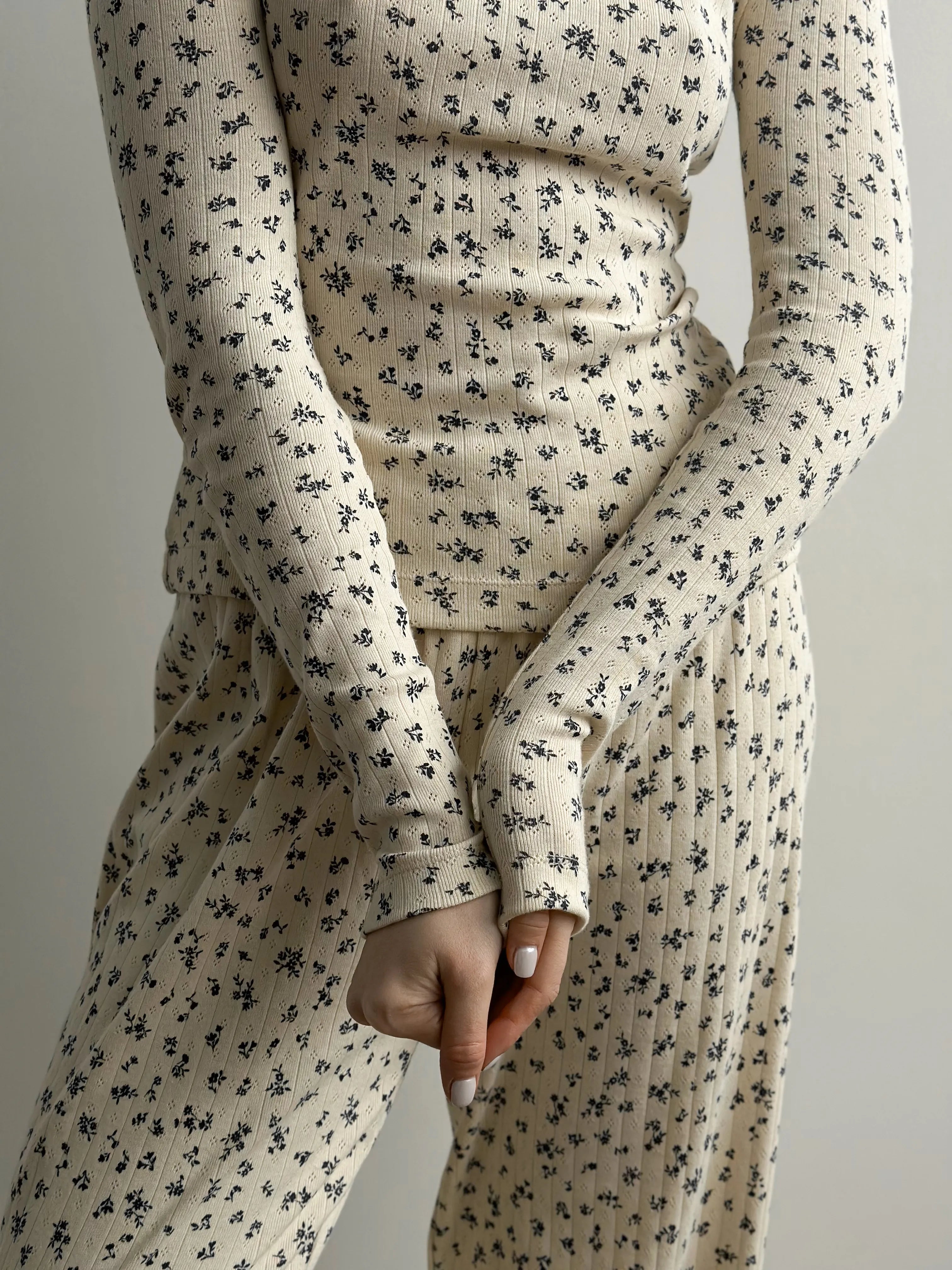 Ribbed knitted suit wide pants + longsleeves milky with flower