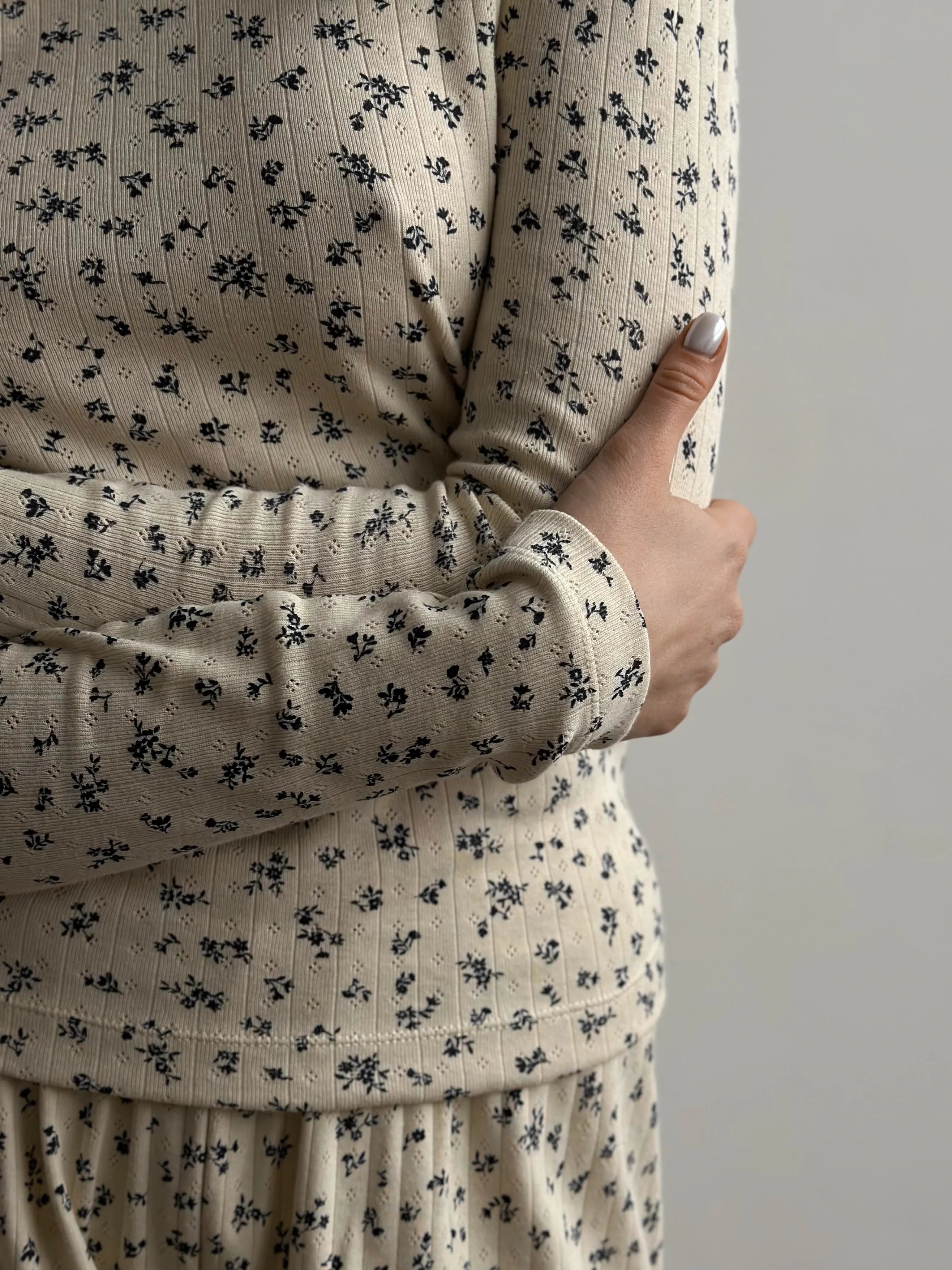 Ribbed knitted suit wide pants + longsleeves milky with flower