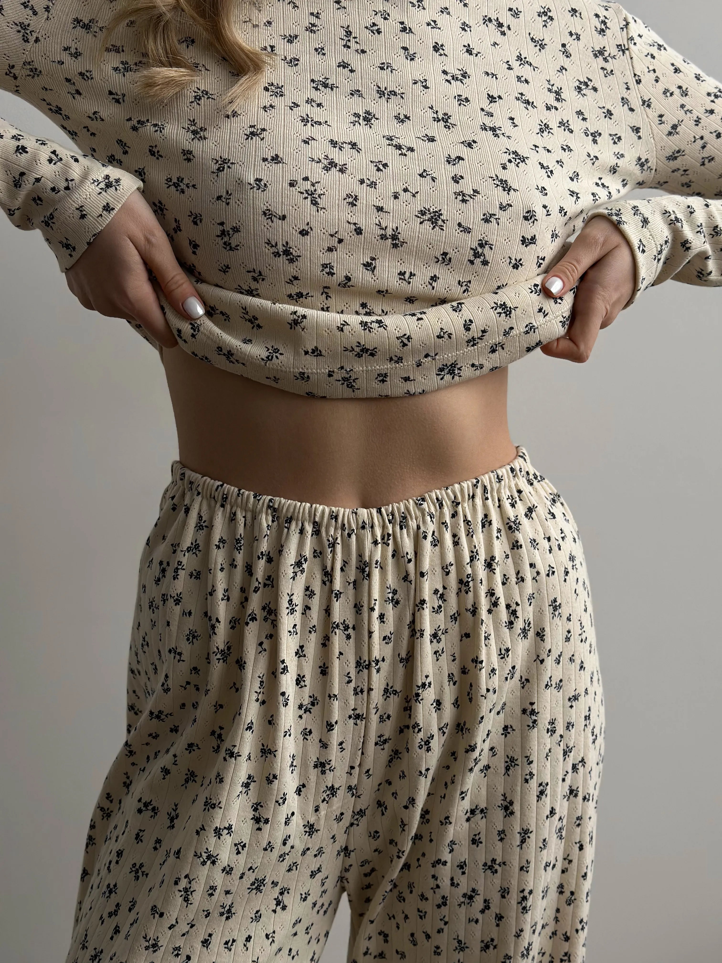 Ribbed knitted suit wide pants + longsleeves milky with flower