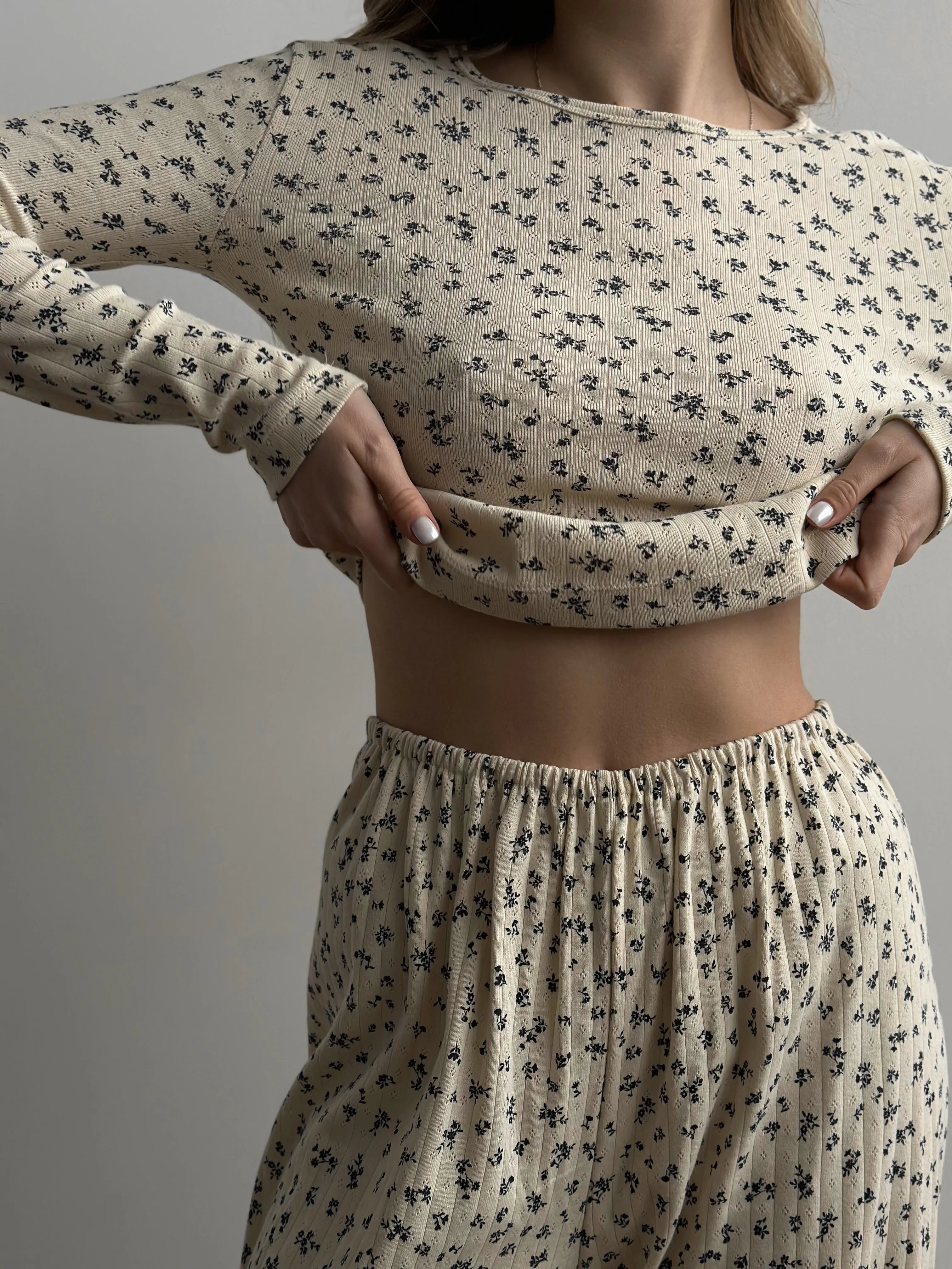Ribbed knitted suit wide pants + longsleeves milky with flower