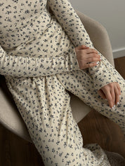 Ribbed knitted suit wide pants + longsleeves milky with flower