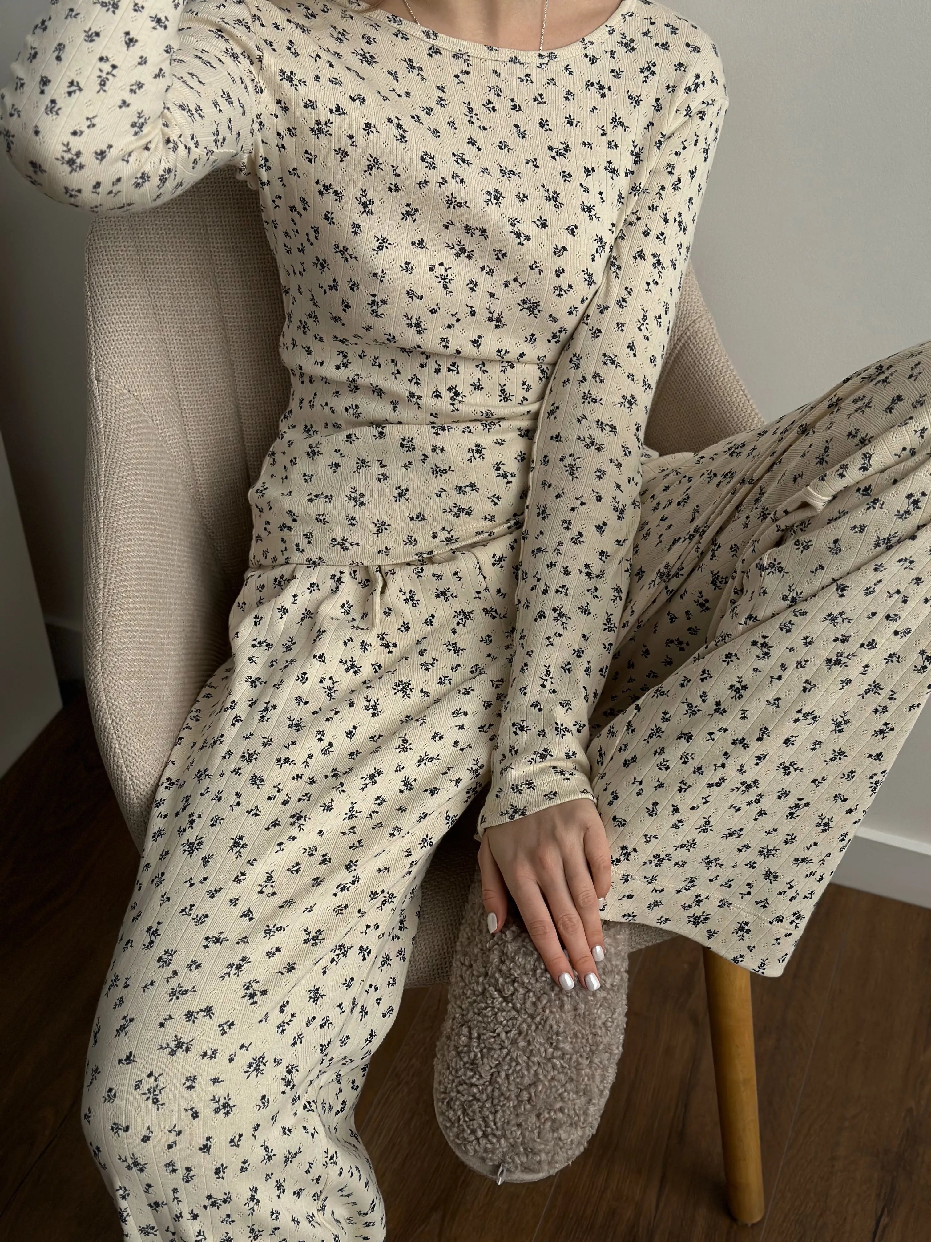 Ribbed knitted suit wide pants + longsleeves milky with flower