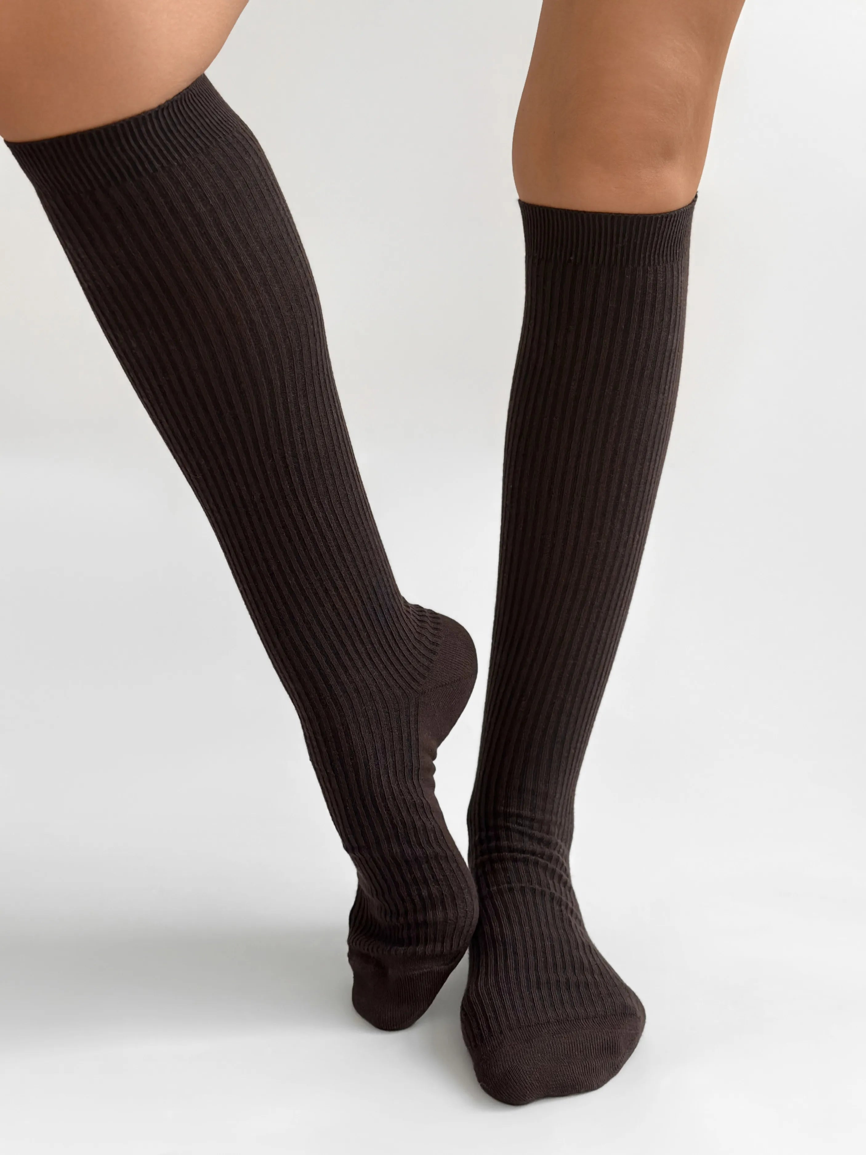 Chocolate ribbed knee-high socks