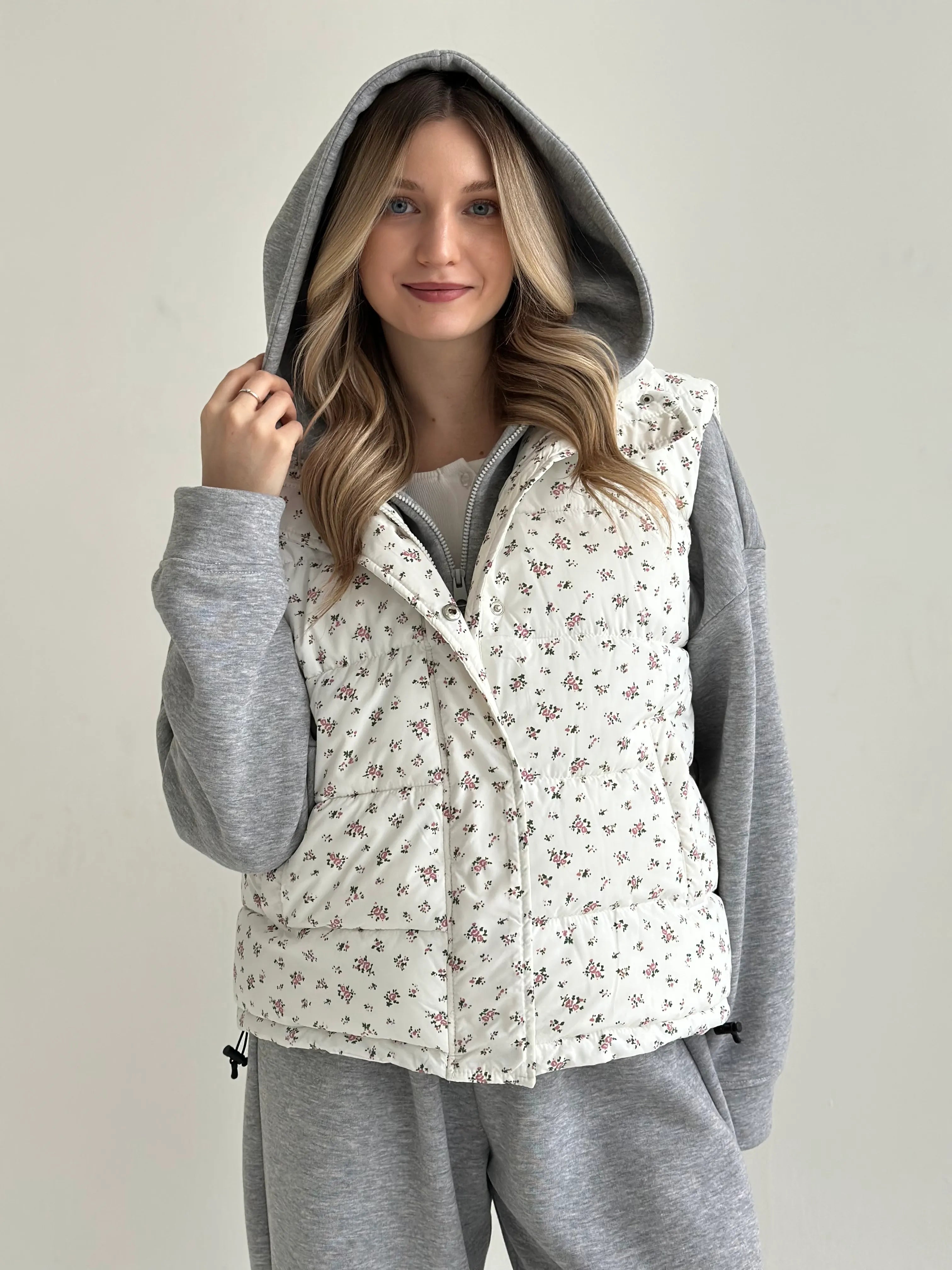 Quilted puffy vest, white with pink flower, onesize