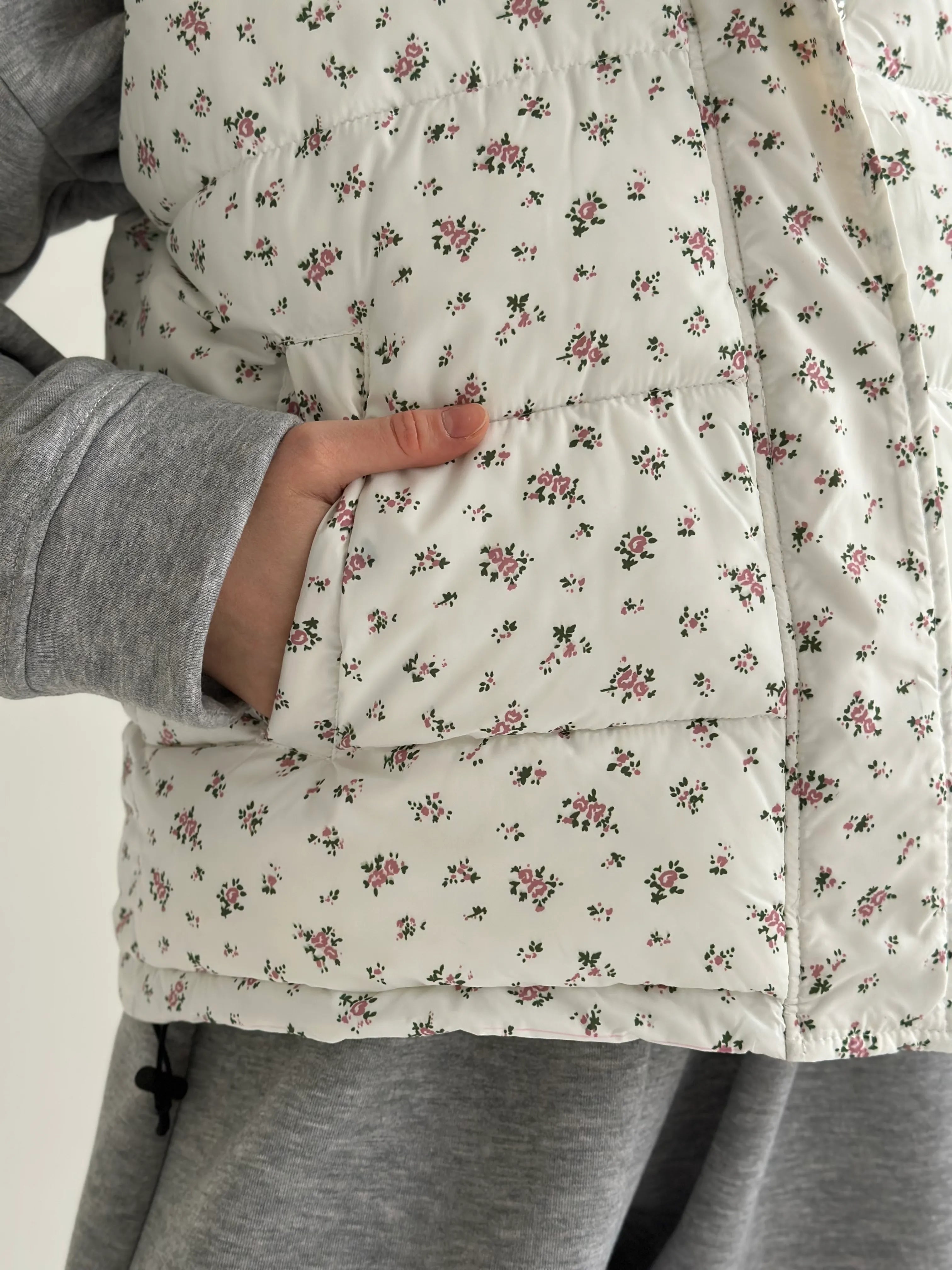Quilted puffy vest, white with pink flower, onesize