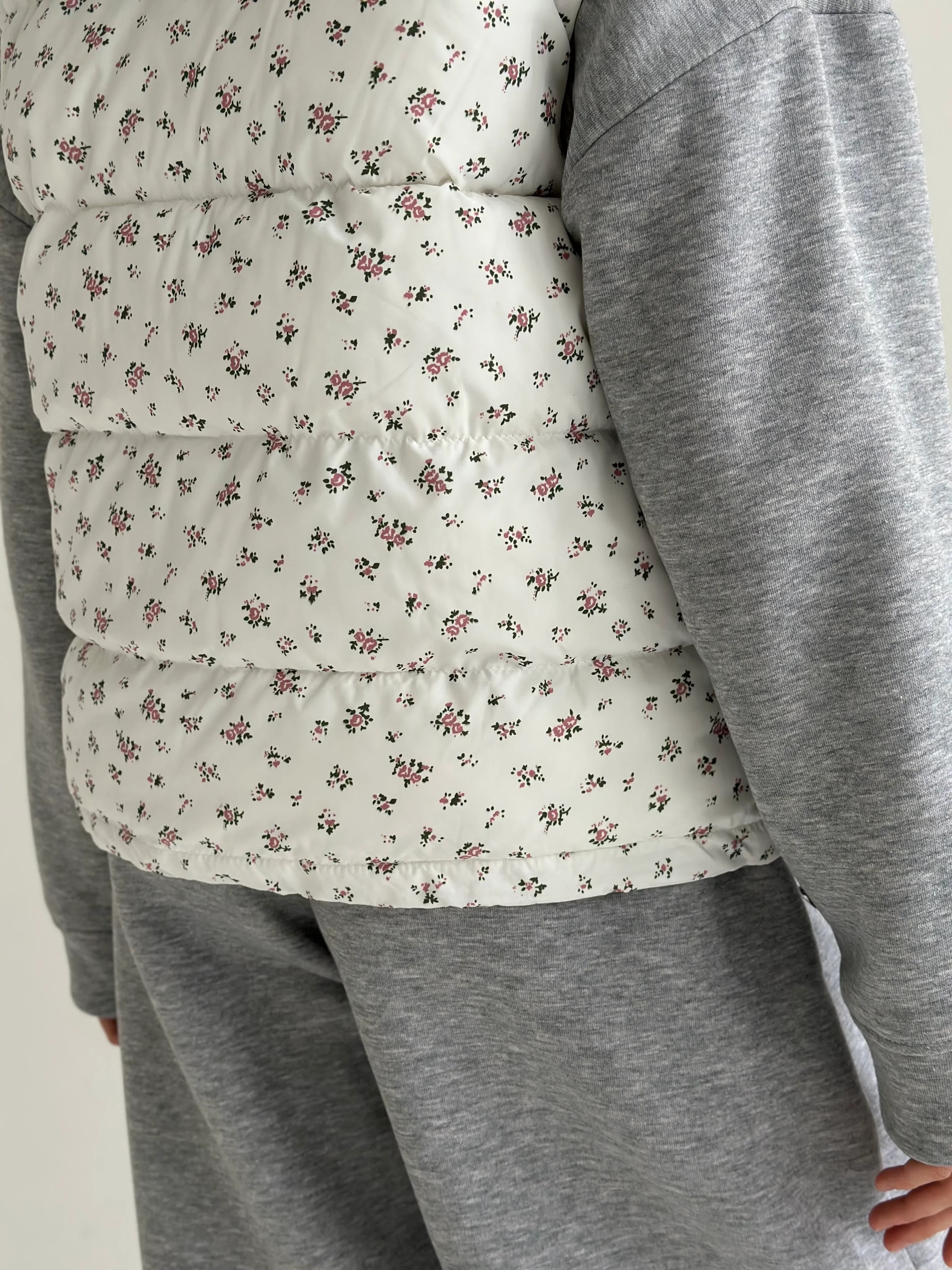 Quilted puffy vest, white with pink flower, onesize