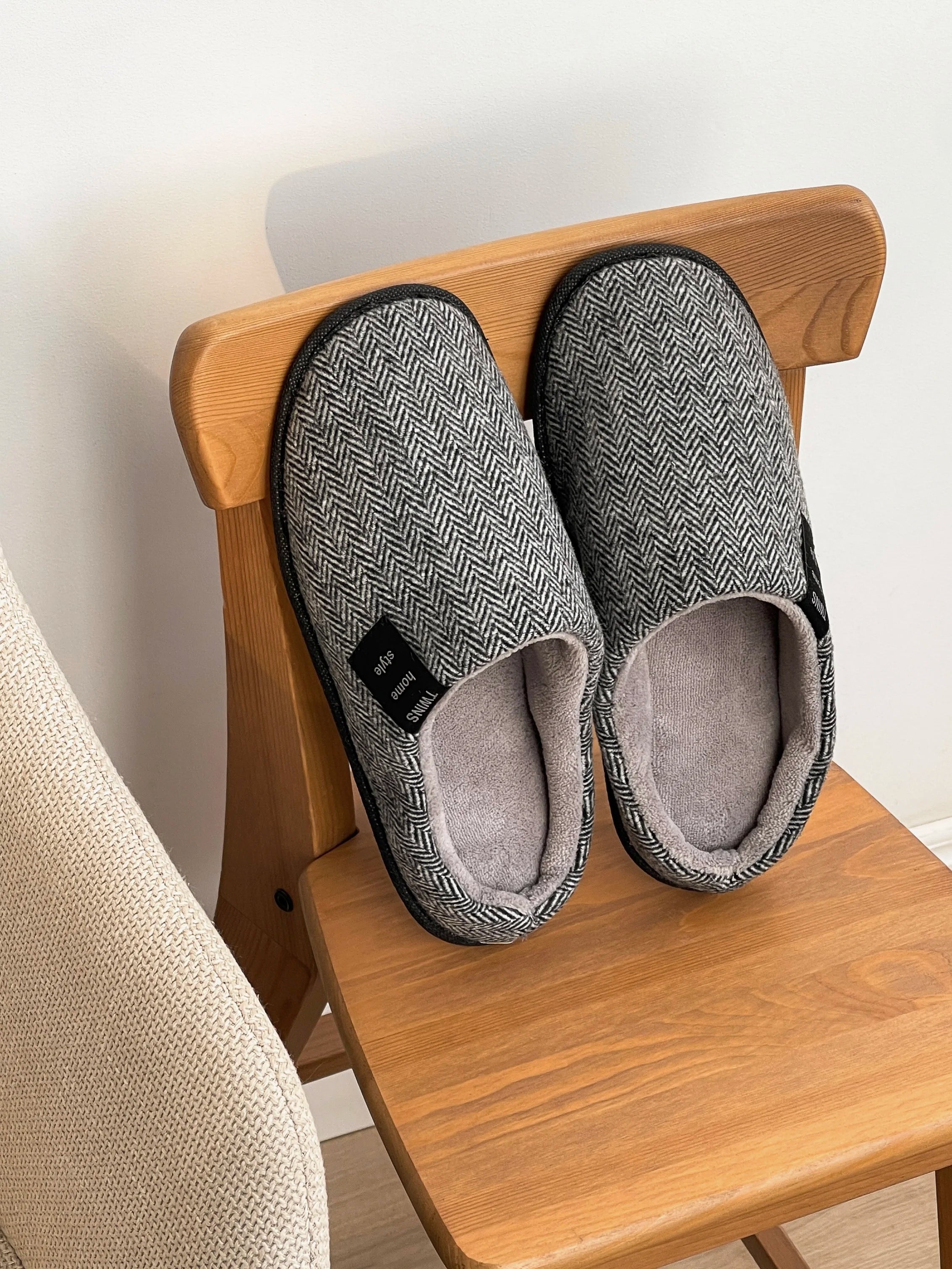 Men's elegant gray slippers