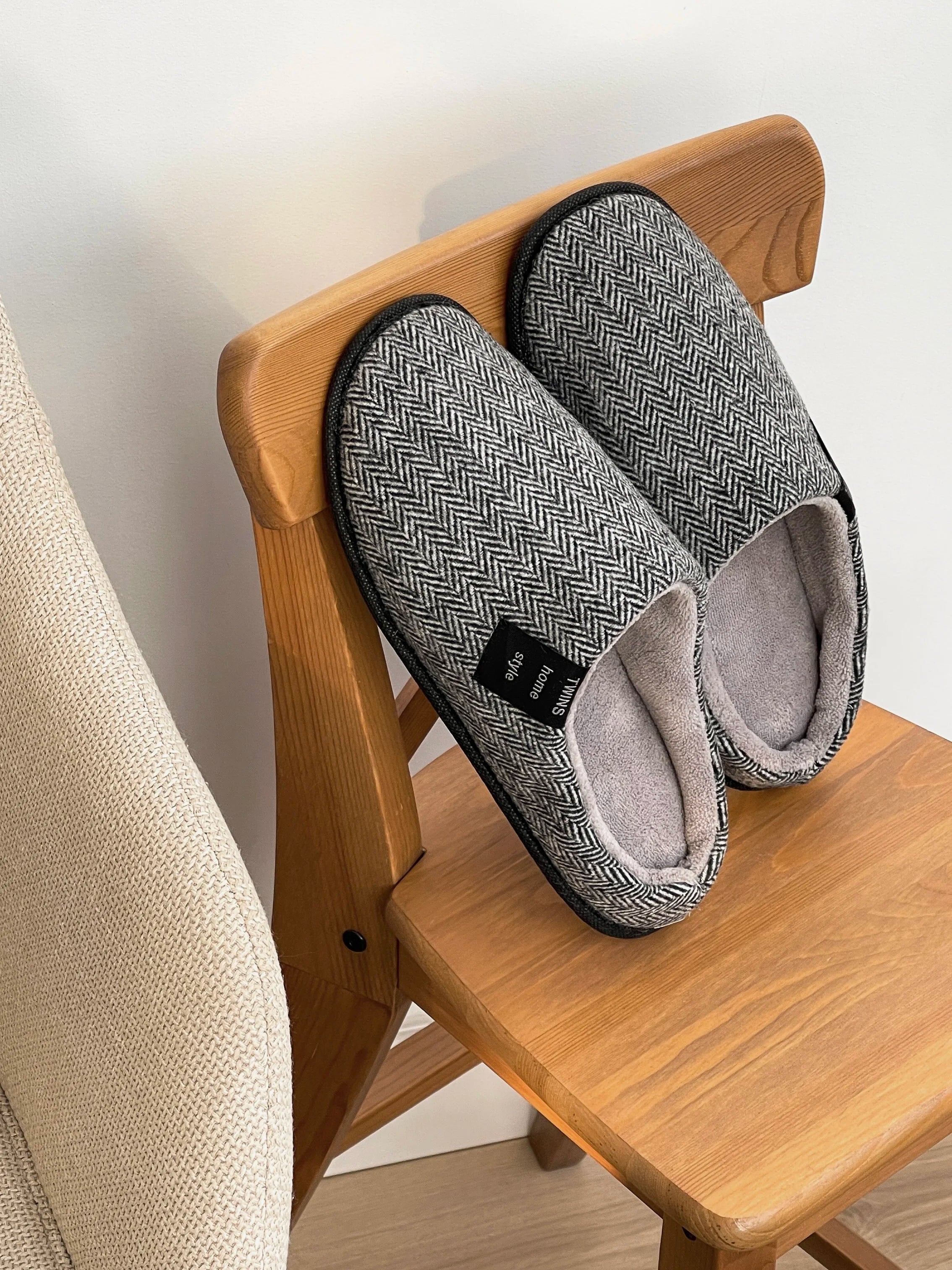 Men's elegant gray slippers