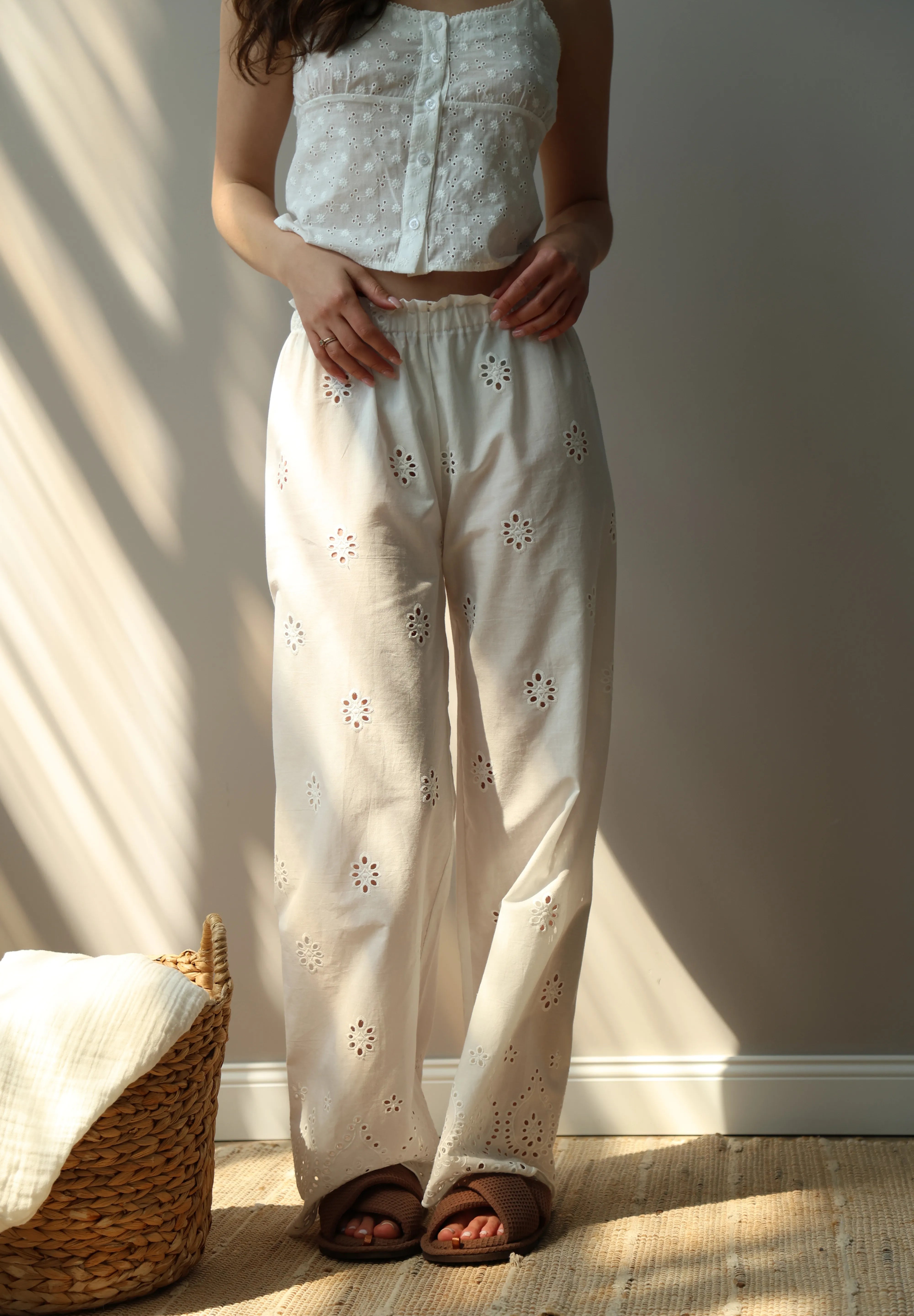 Pants Mono brocade openwork design "flower"