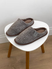 Men's elegant brown slippers