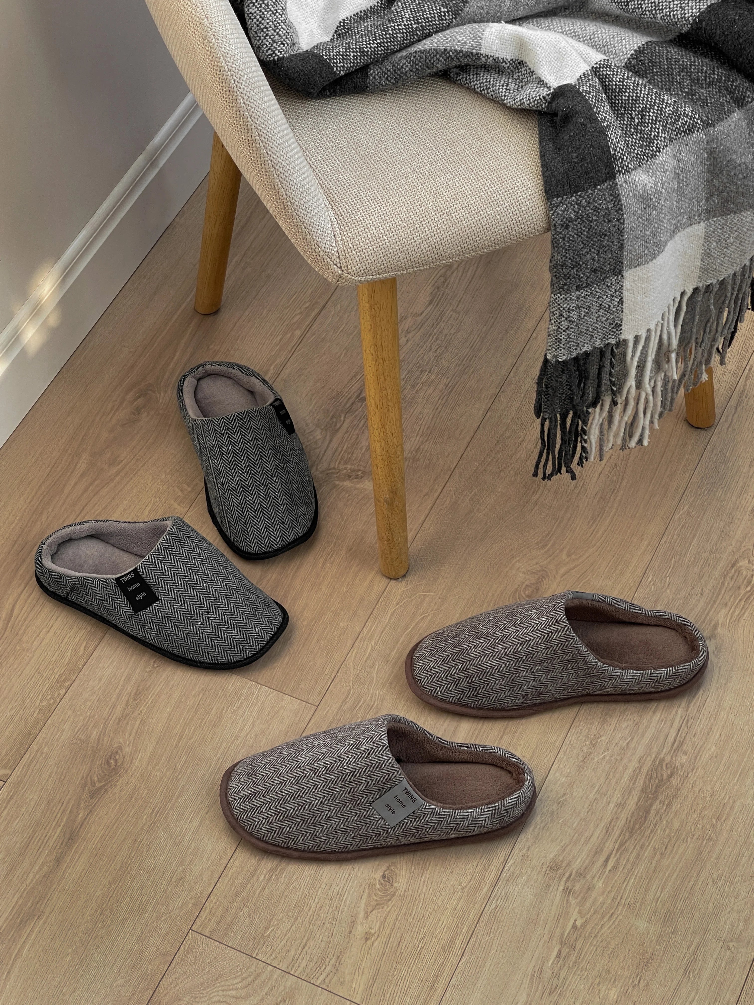 Men's elegant brown slippers
