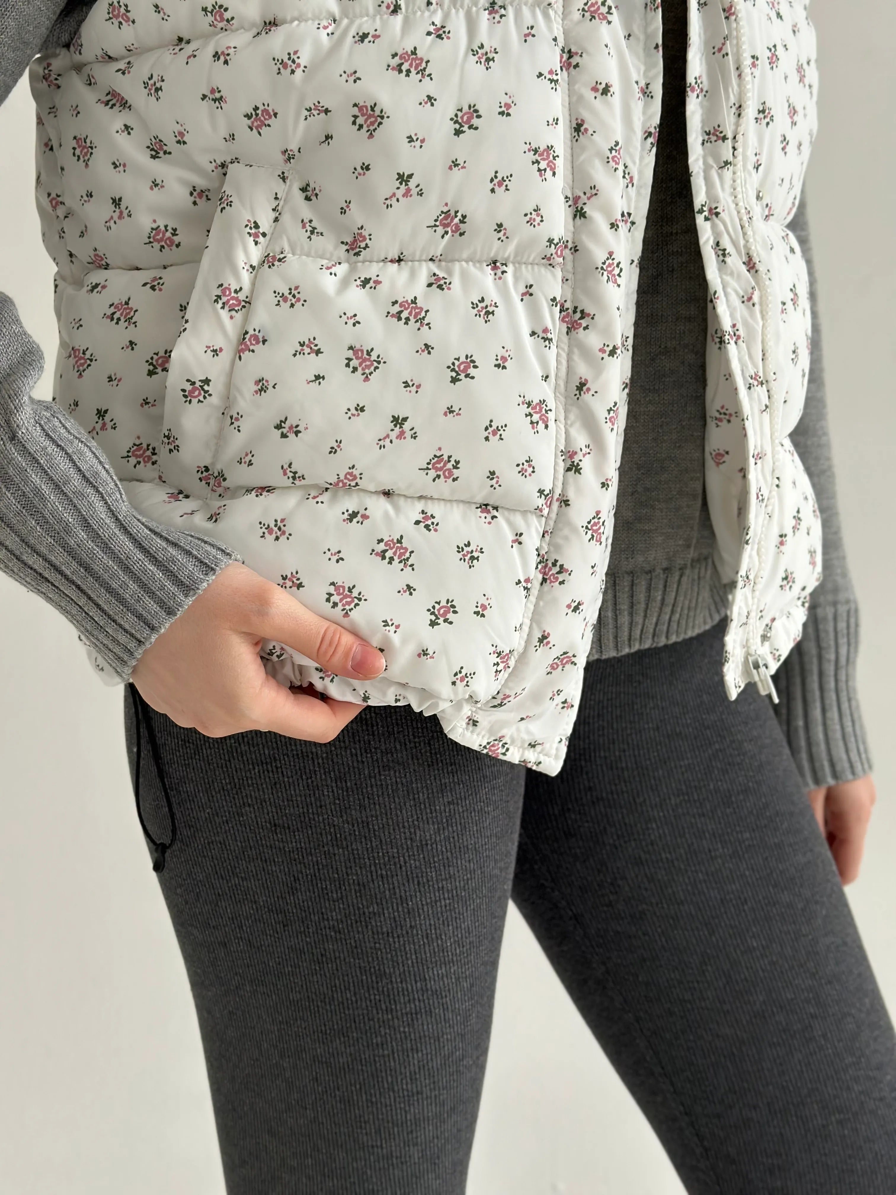 Quilted puffy vest, white with pink flower, onesize