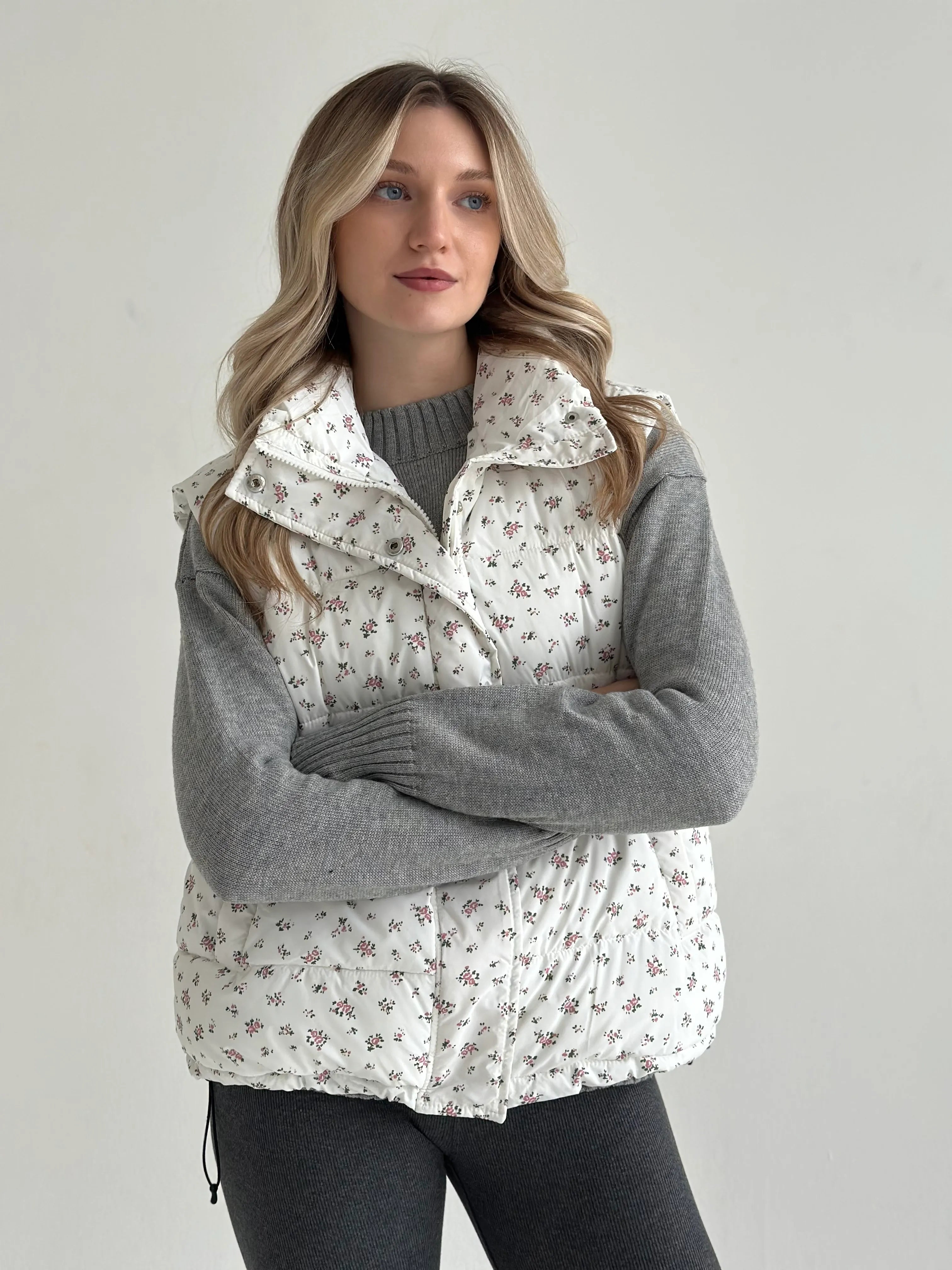Quilted puffy vest, white with pink flower, onesize