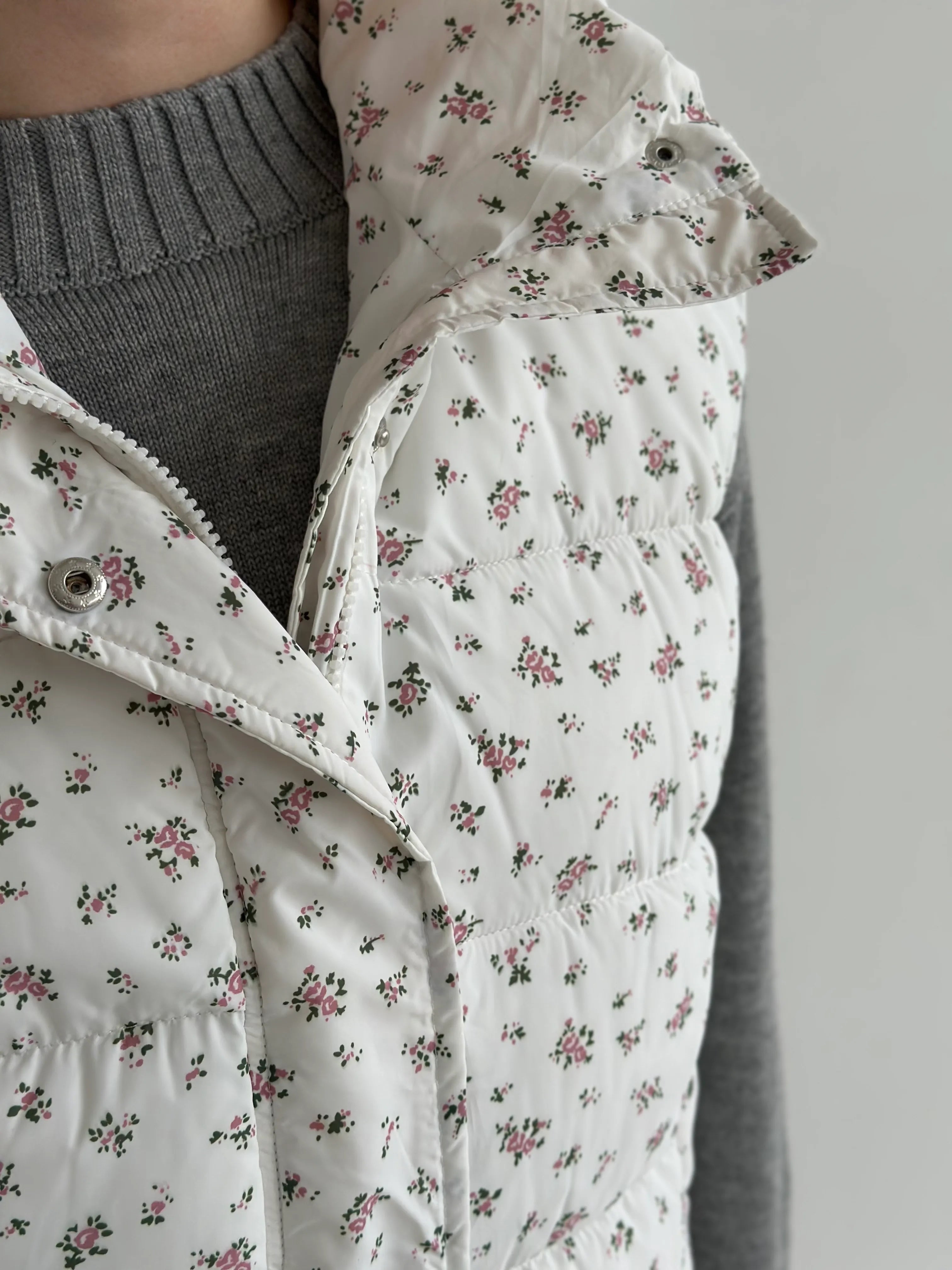 Quilted puffy vest, white with pink flower, onesize