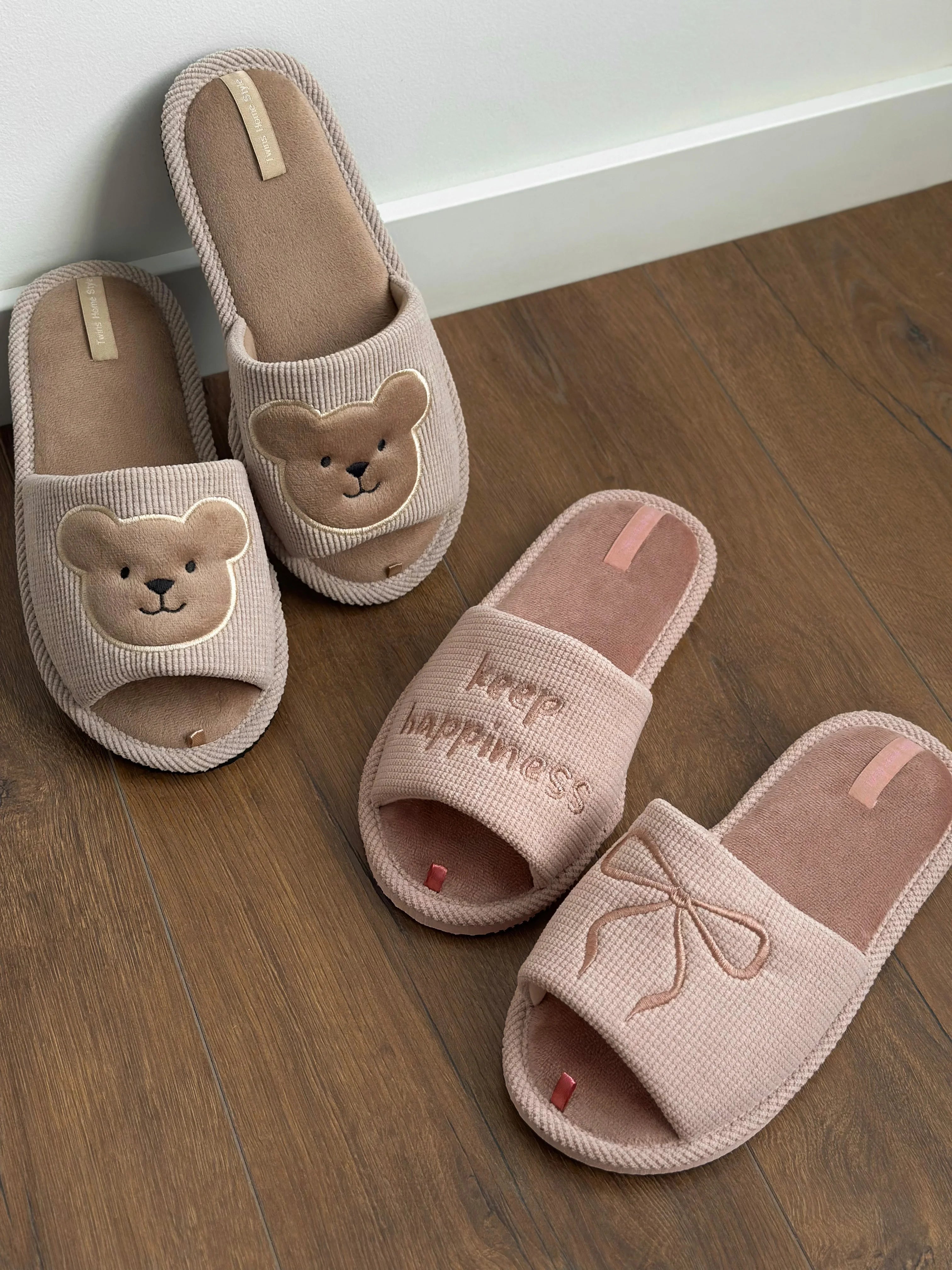 Women's slippers HS-VL beige with teddy bear embroidery