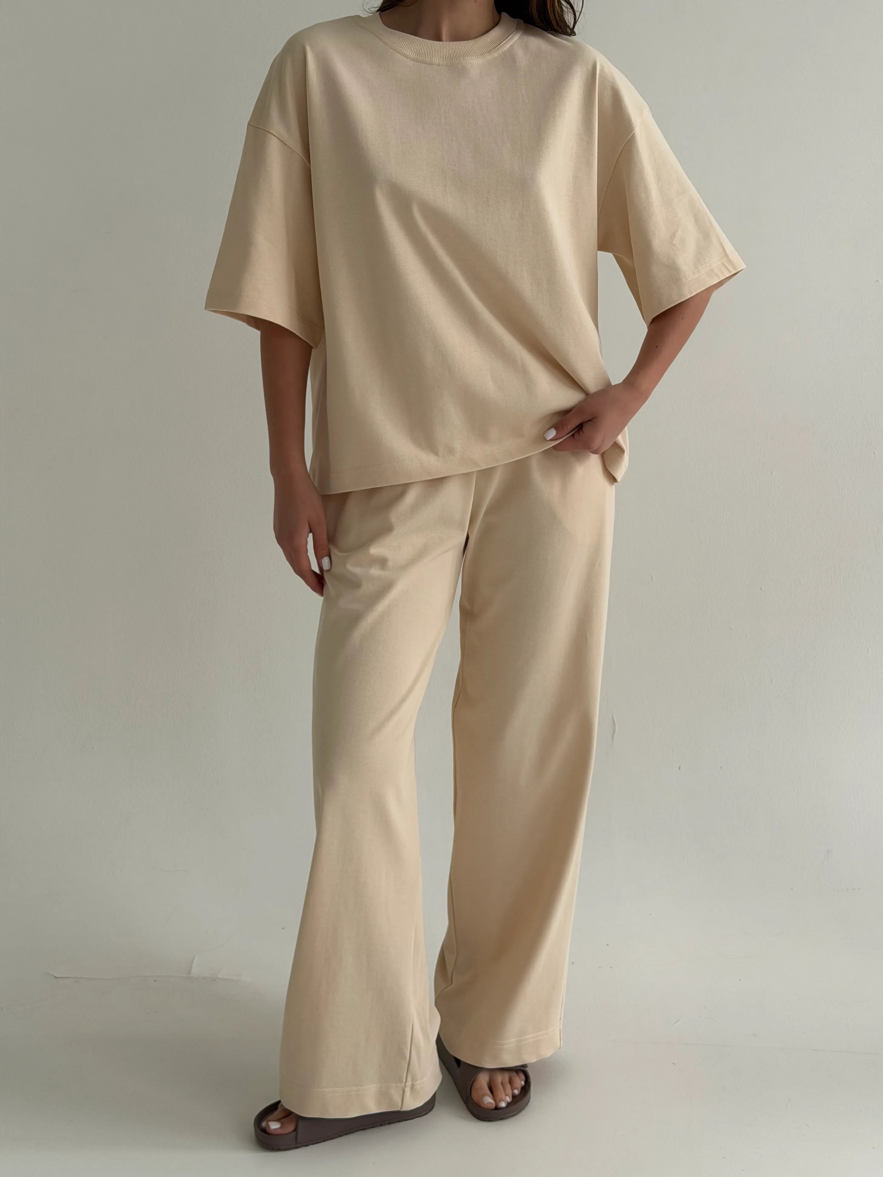 Knitwear suit T-shirt and pants, beige