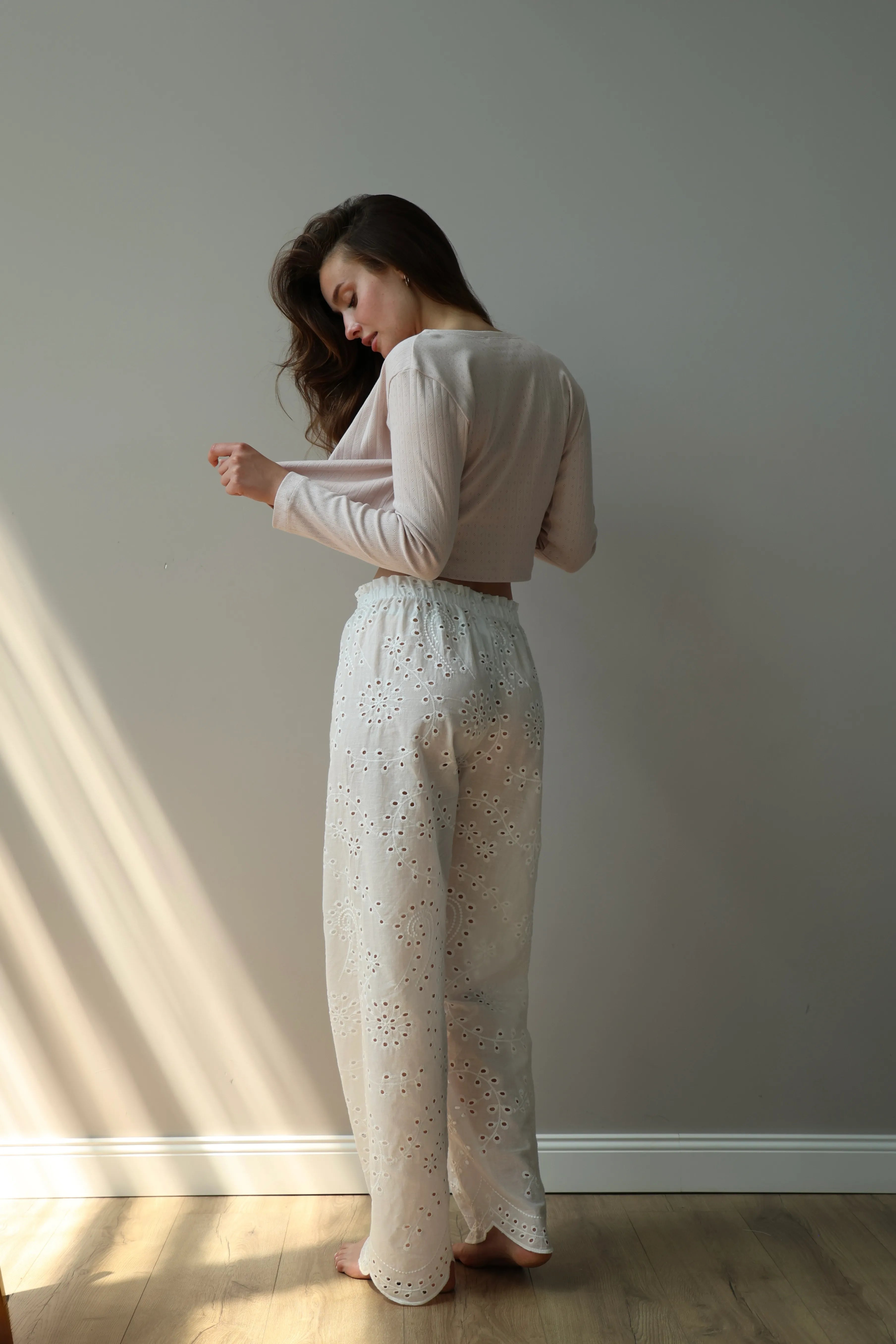 Pants Mono brocade openwork design "twig"