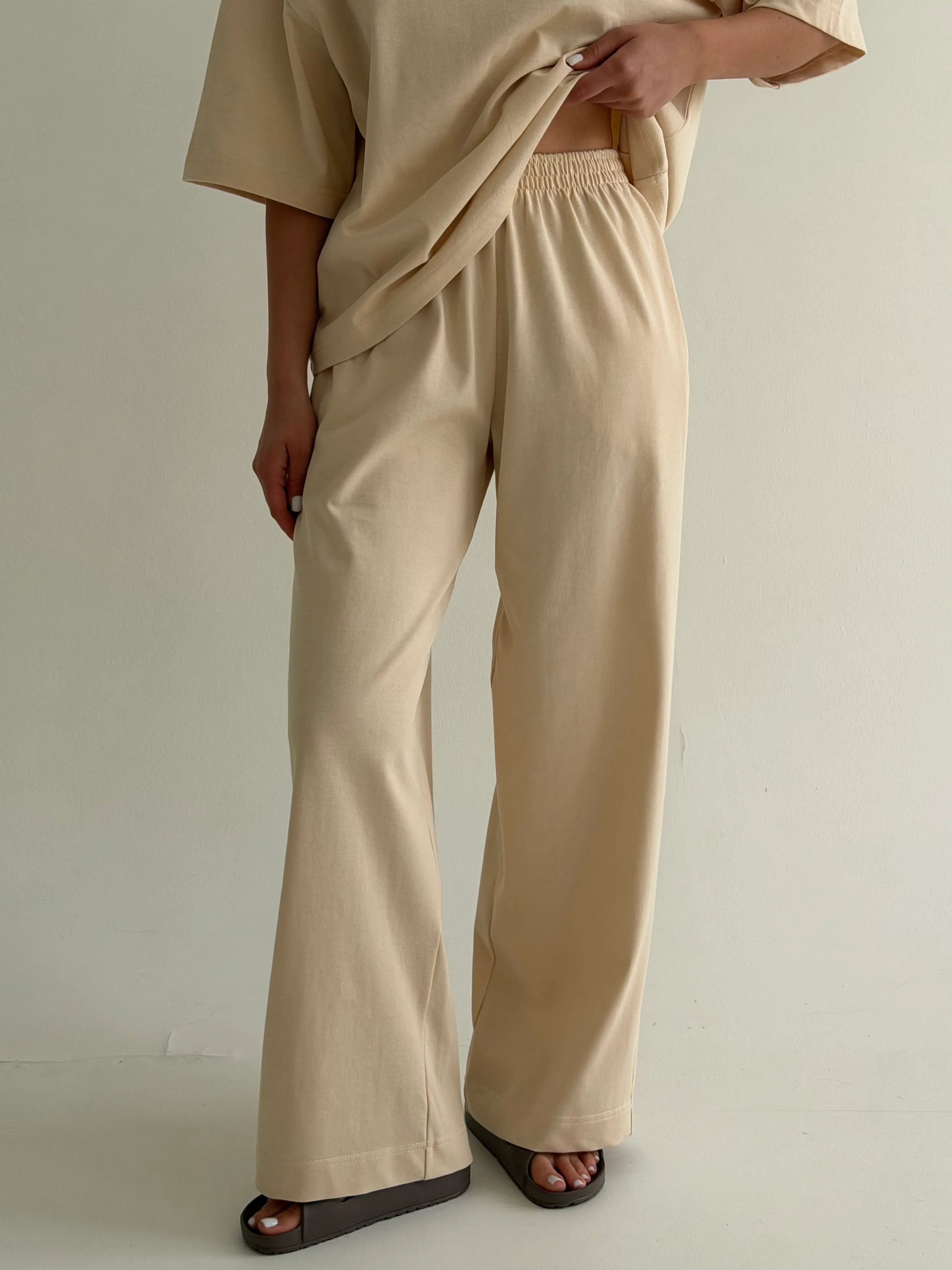 Knitwear suit T-shirt and pants, beige
