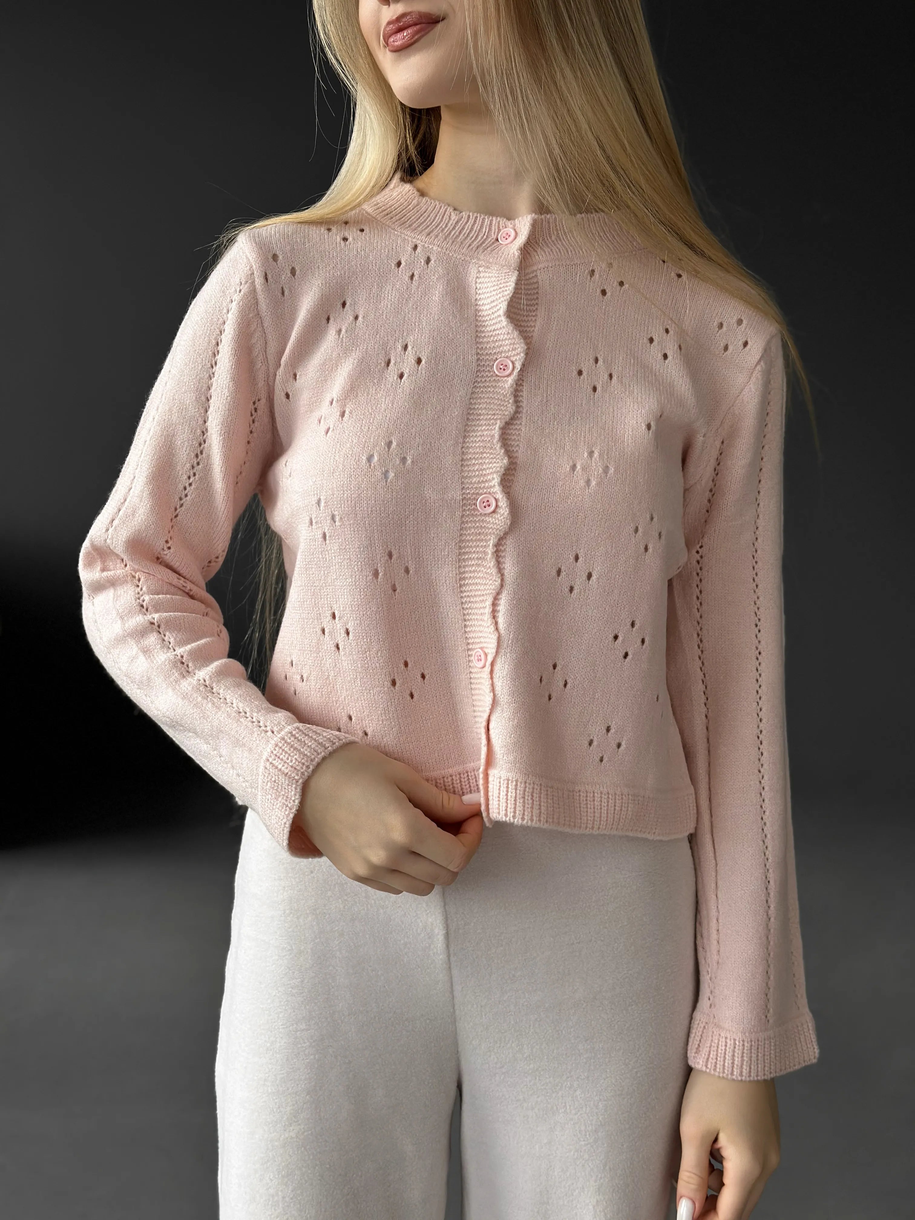 Soft cropped openwork cardigan pink