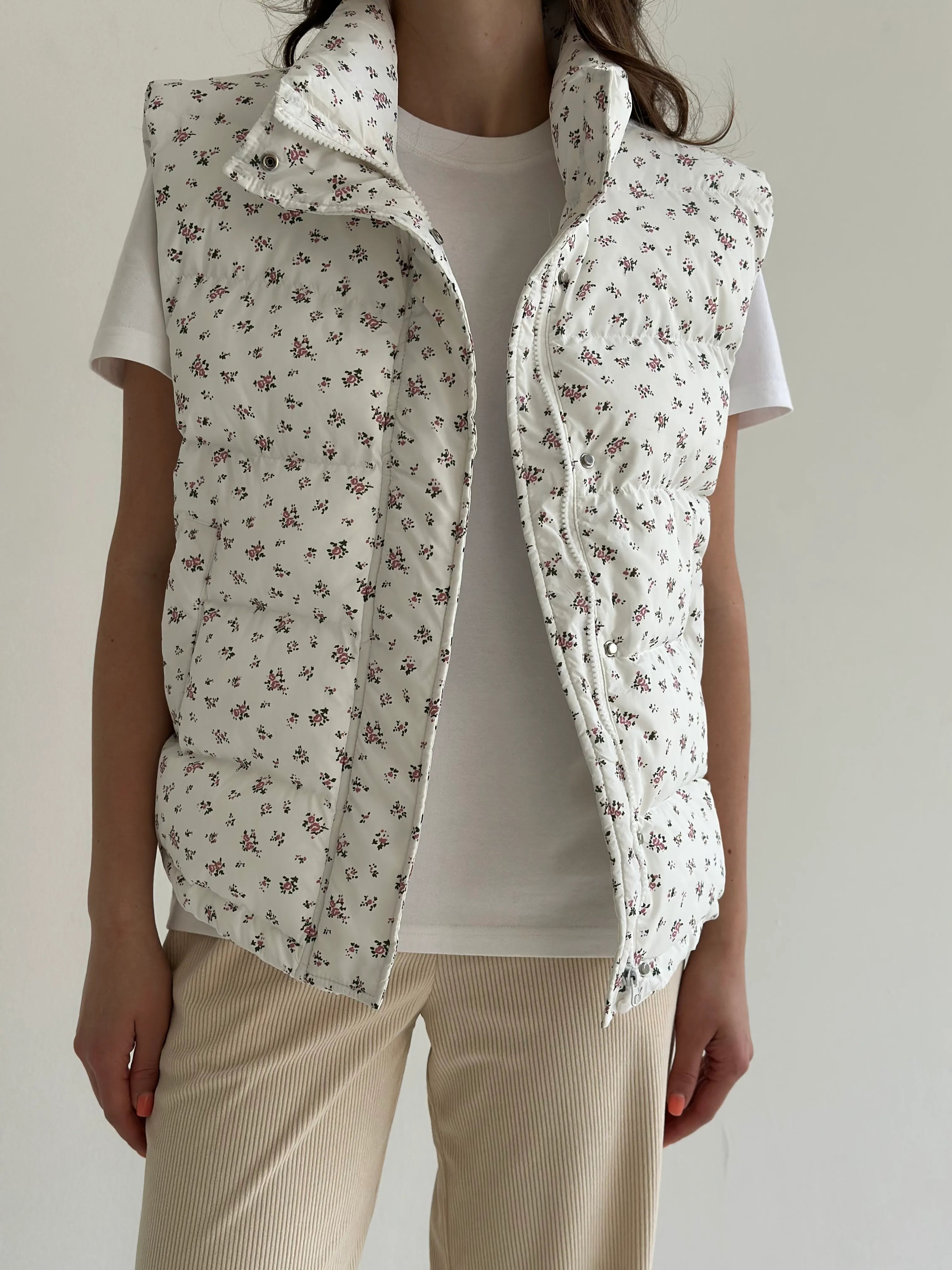 Quilted puffy vest, white with pink flower, onesize