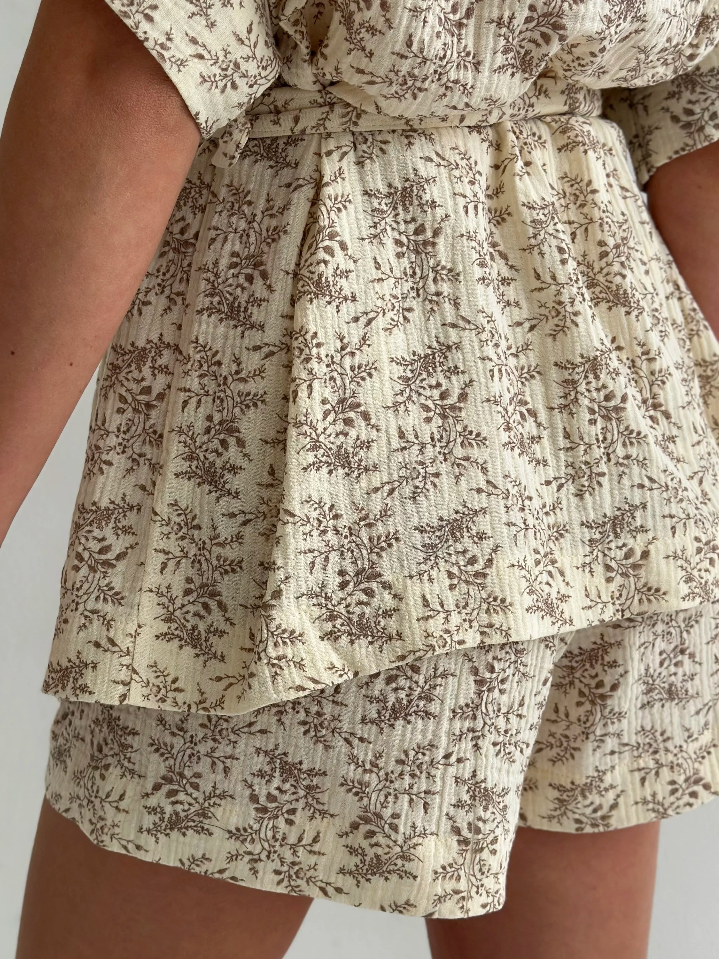 Muslin Kimono and Shorts Suit "Brown Wildflowers" on Ivory