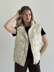 Quilted puffed velvet vest in milky color with flower, onesize
