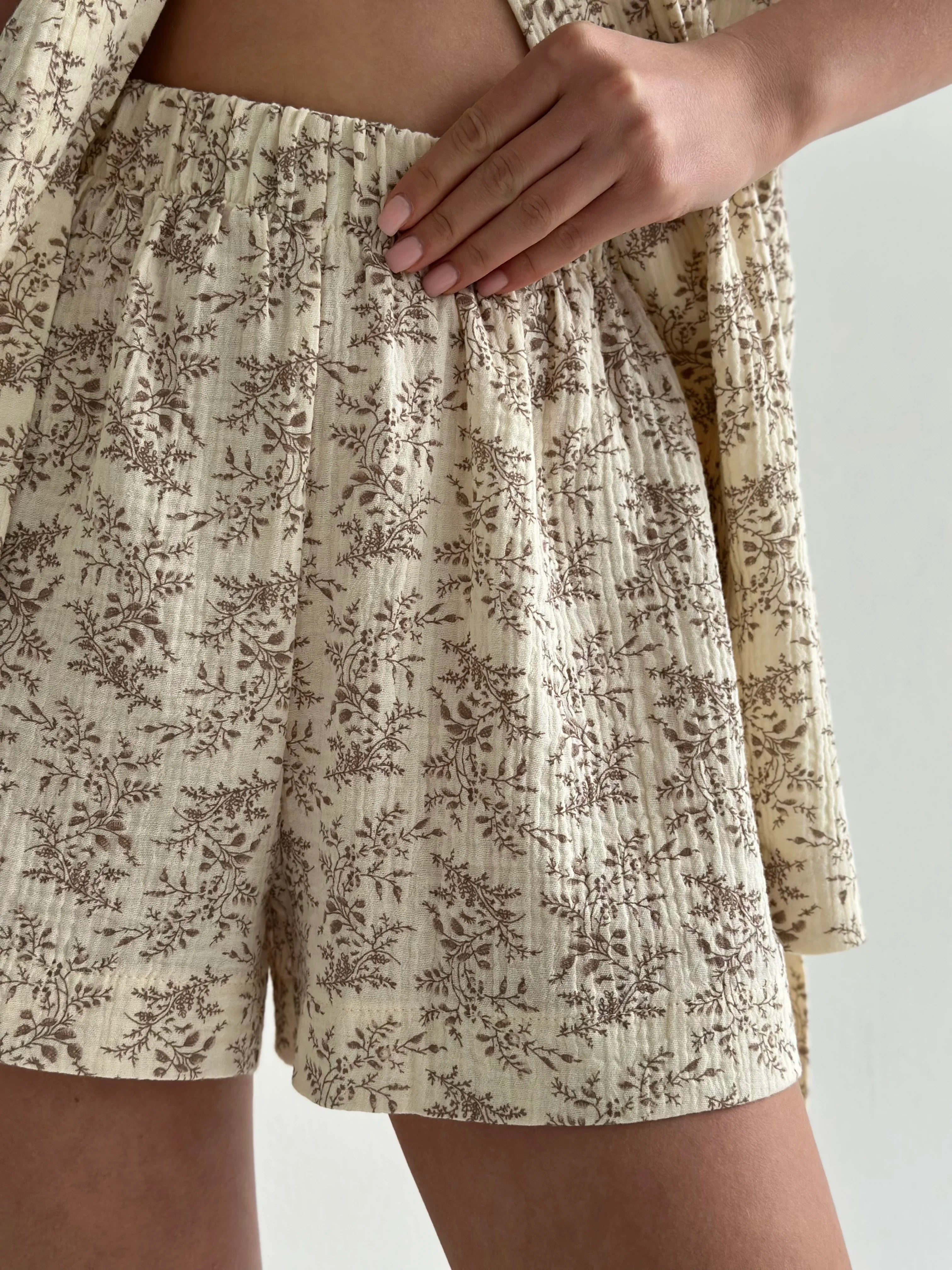 Muslin Kimono and Shorts Suit "Brown Wildflowers" on Ivory