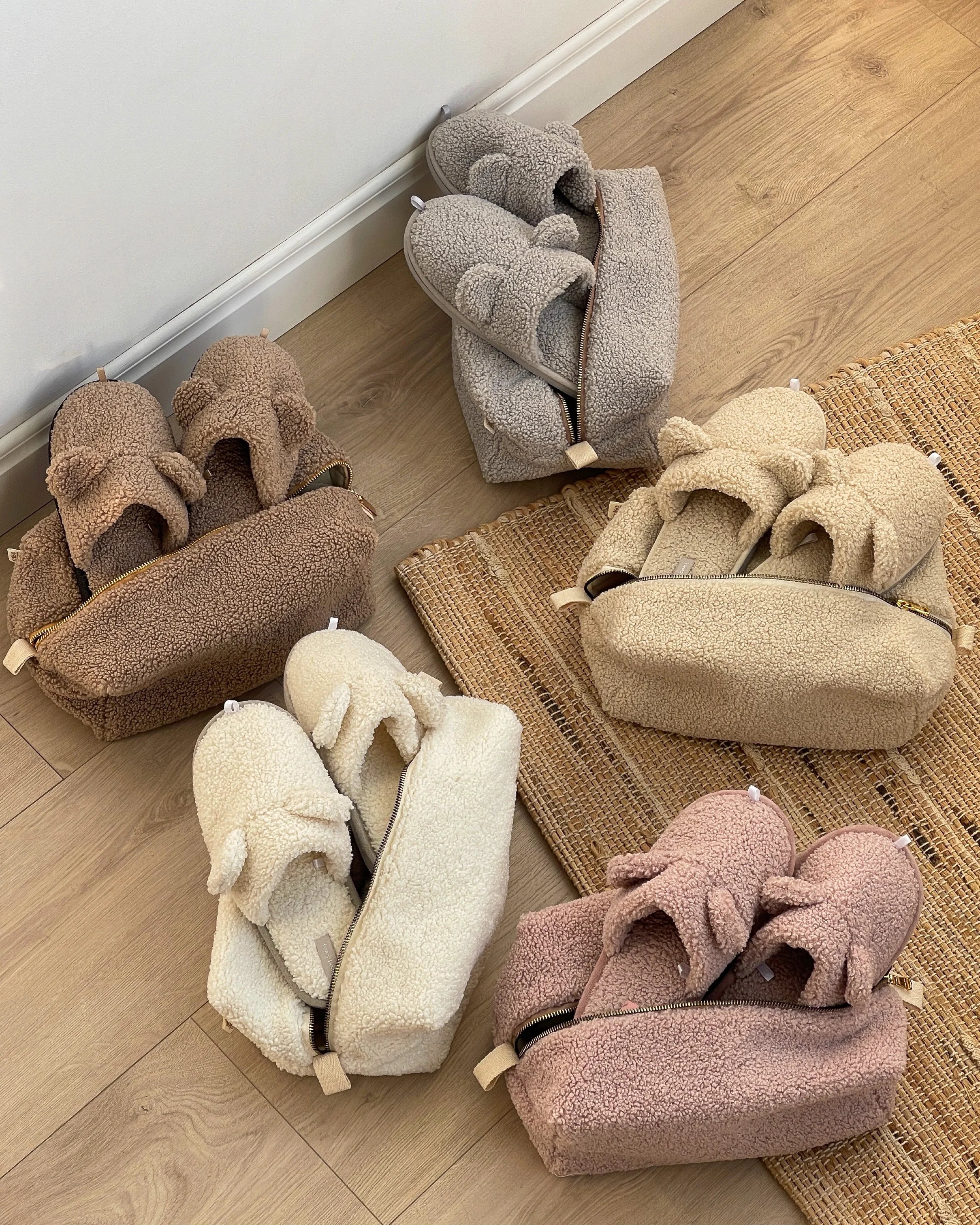 Gift set TEDDY milk (cosmetic bag, slippers)